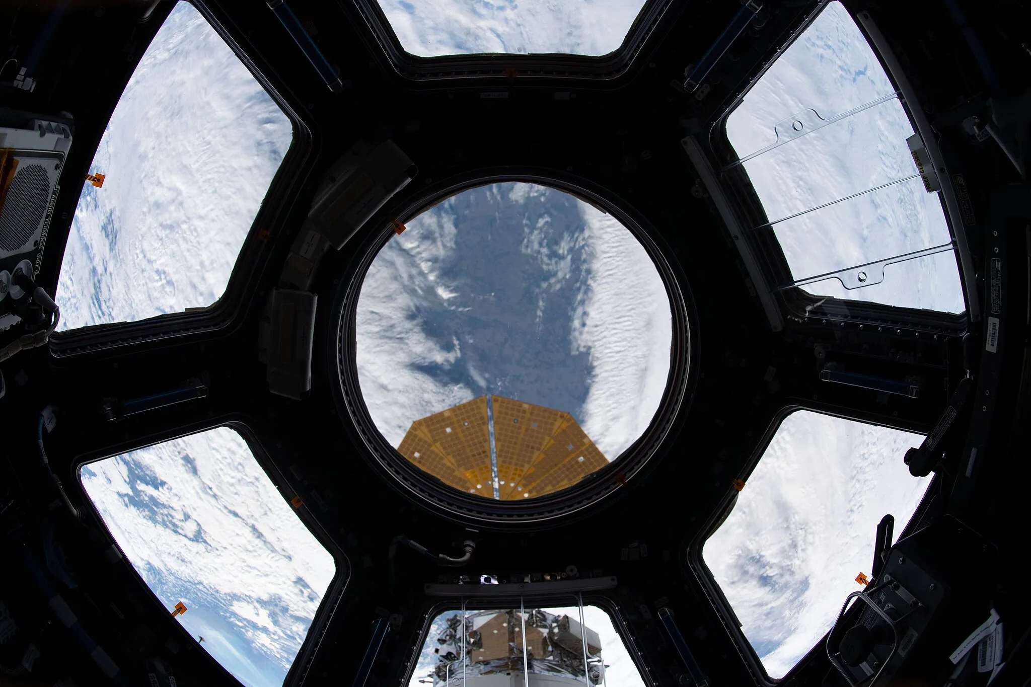 Photo showing: View of Earth taken during ISS Expedition 61.