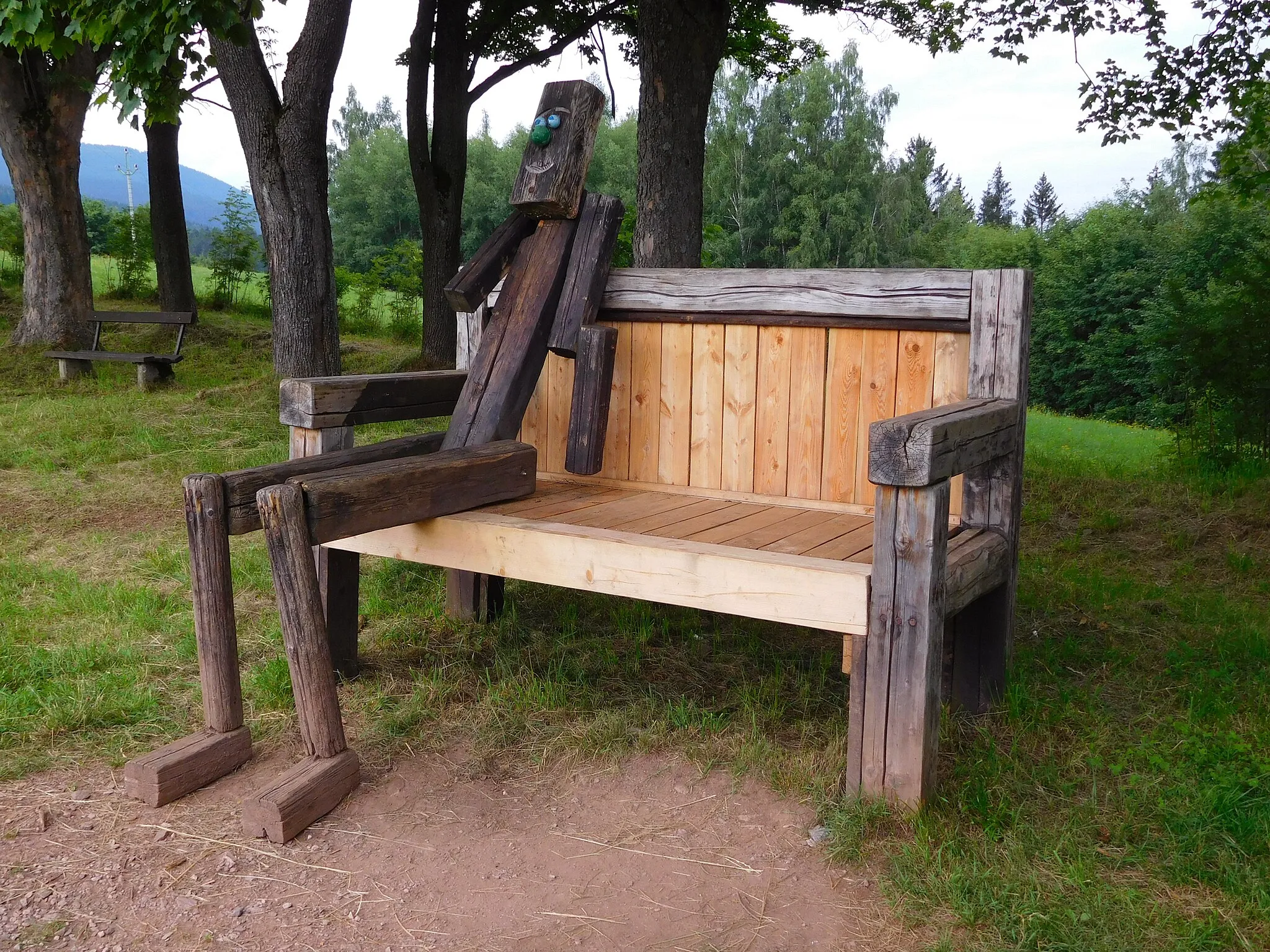 Photo showing: Svoboda nad Úpou - Krakonošova Muchomůrka, lavička s plastikou