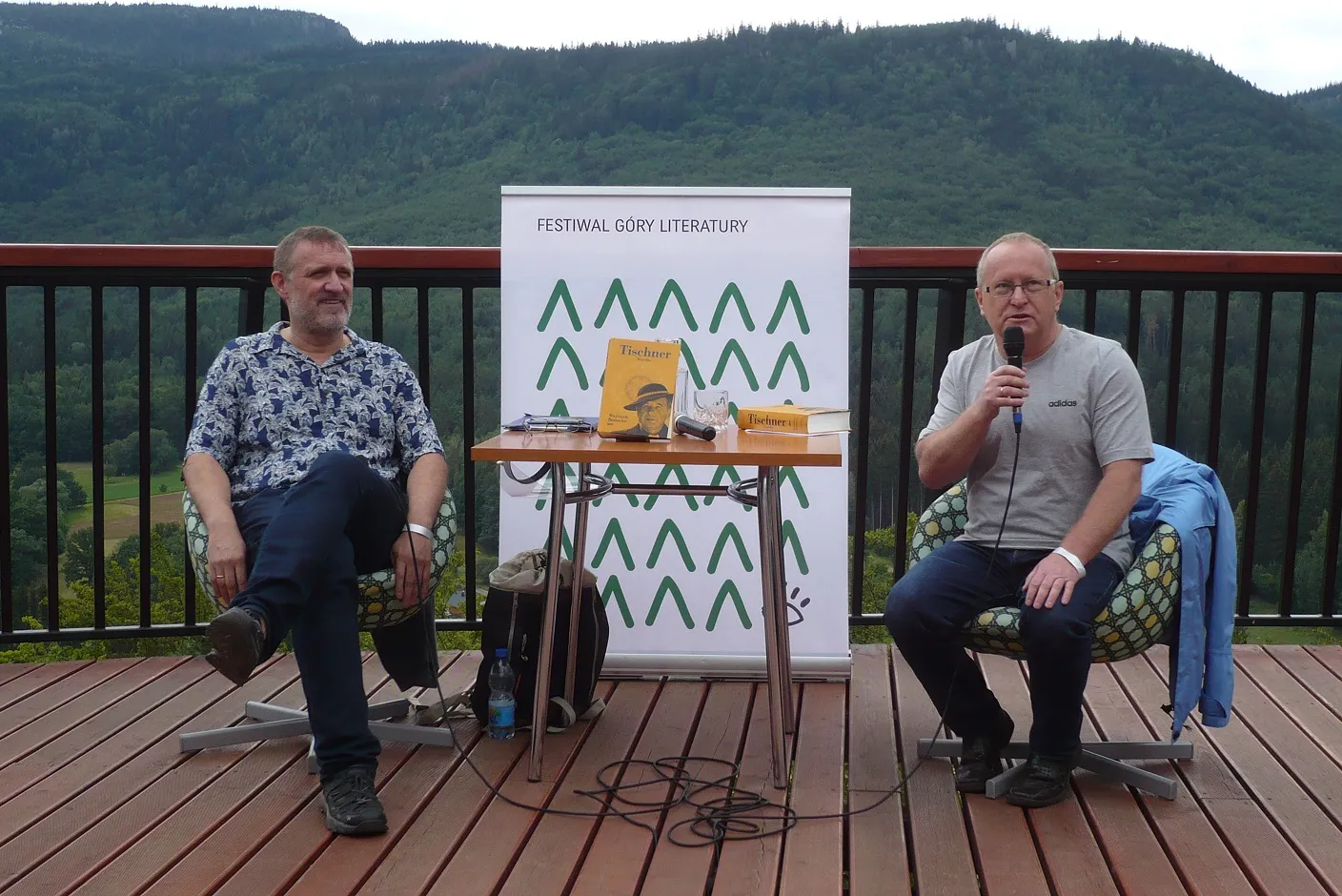 Photo showing: Wojciech Bonowicz i Karol Maliszewski, VI Festiwal Góry Literatury, Radków, taras na Górze Guzowatej, 15.07.2020