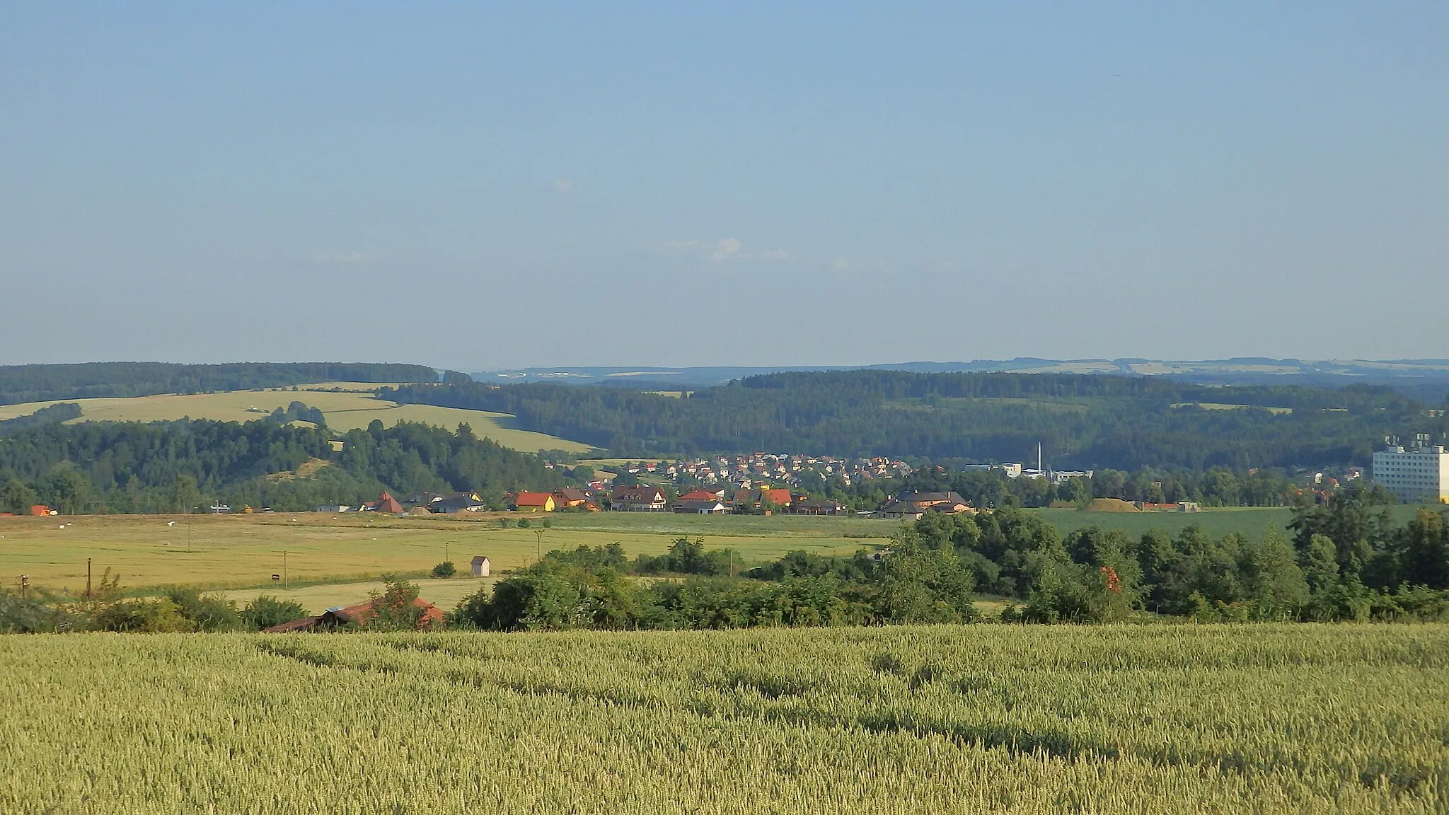 Photo showing: rohledna Babka, návrší Mezi cestami, 2 km severně Zruče nad Sázavou, okres Kutná Hora, pohled na Zruč