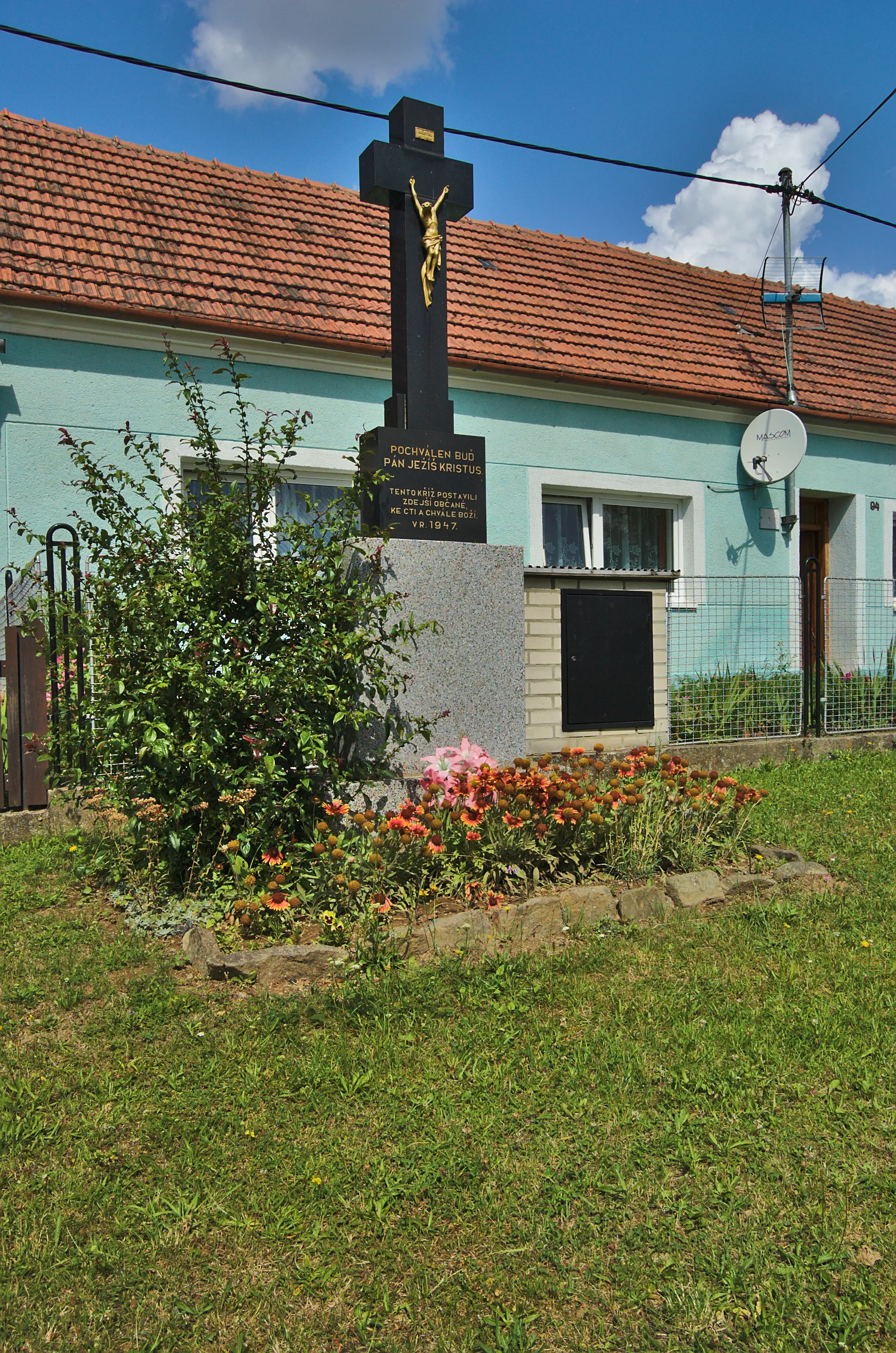 Photo showing: Kříž na konci vesnice na začátku hrochovské kostelní cesty, Hrochov, Lipová, okres Prostějov