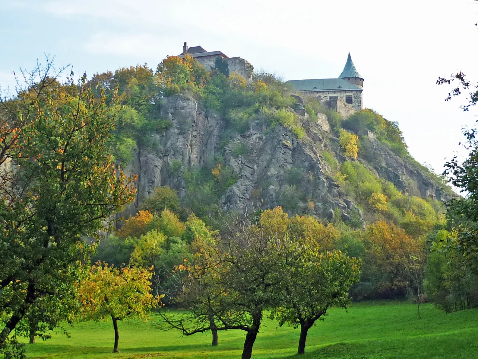 Photo showing: Burg auf dem Kunietitzer Berg (Kunětická Hora) bei Pardubitz (Pardubice)