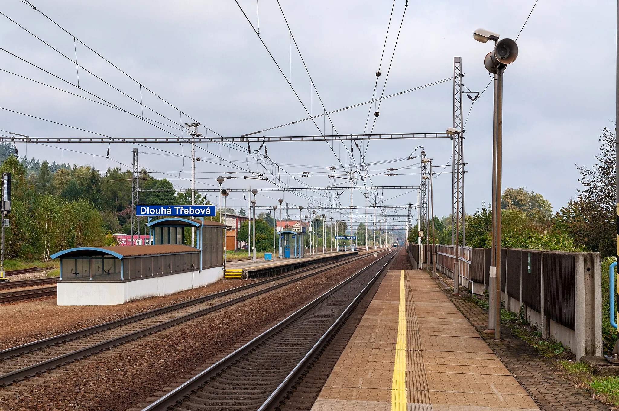 Photo showing: railway station in Dlouhá Třebová, Czech Republic