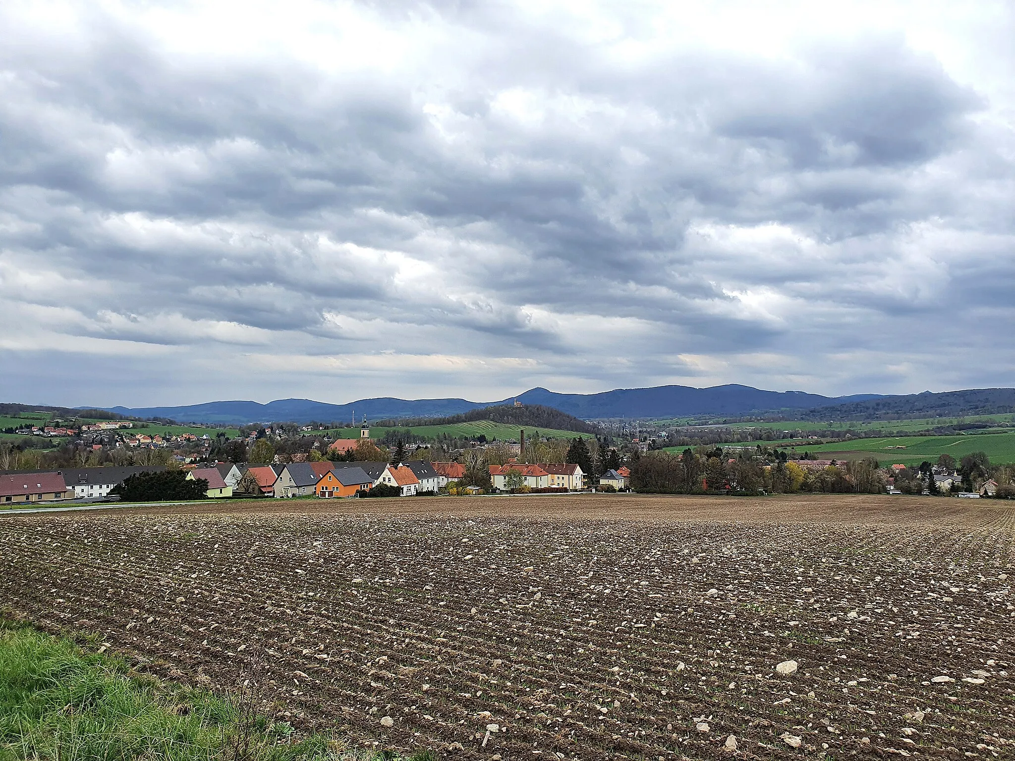 Photo showing: Blick vom Windmühlenberg (Seifhennersdorf) - Südost