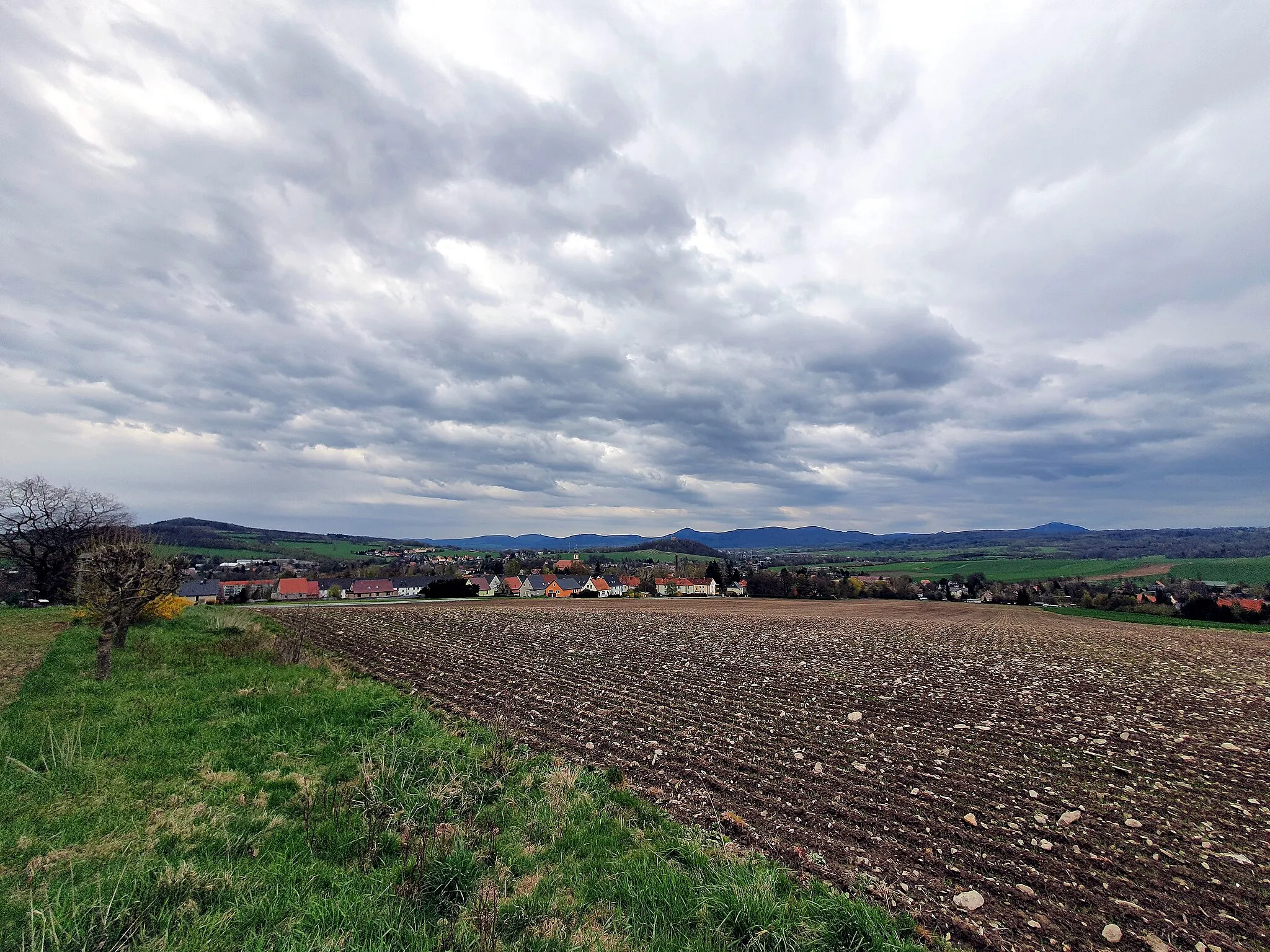 Photo showing: Blick vom Windmühlenberg (Seifhennersdorf) - Südost