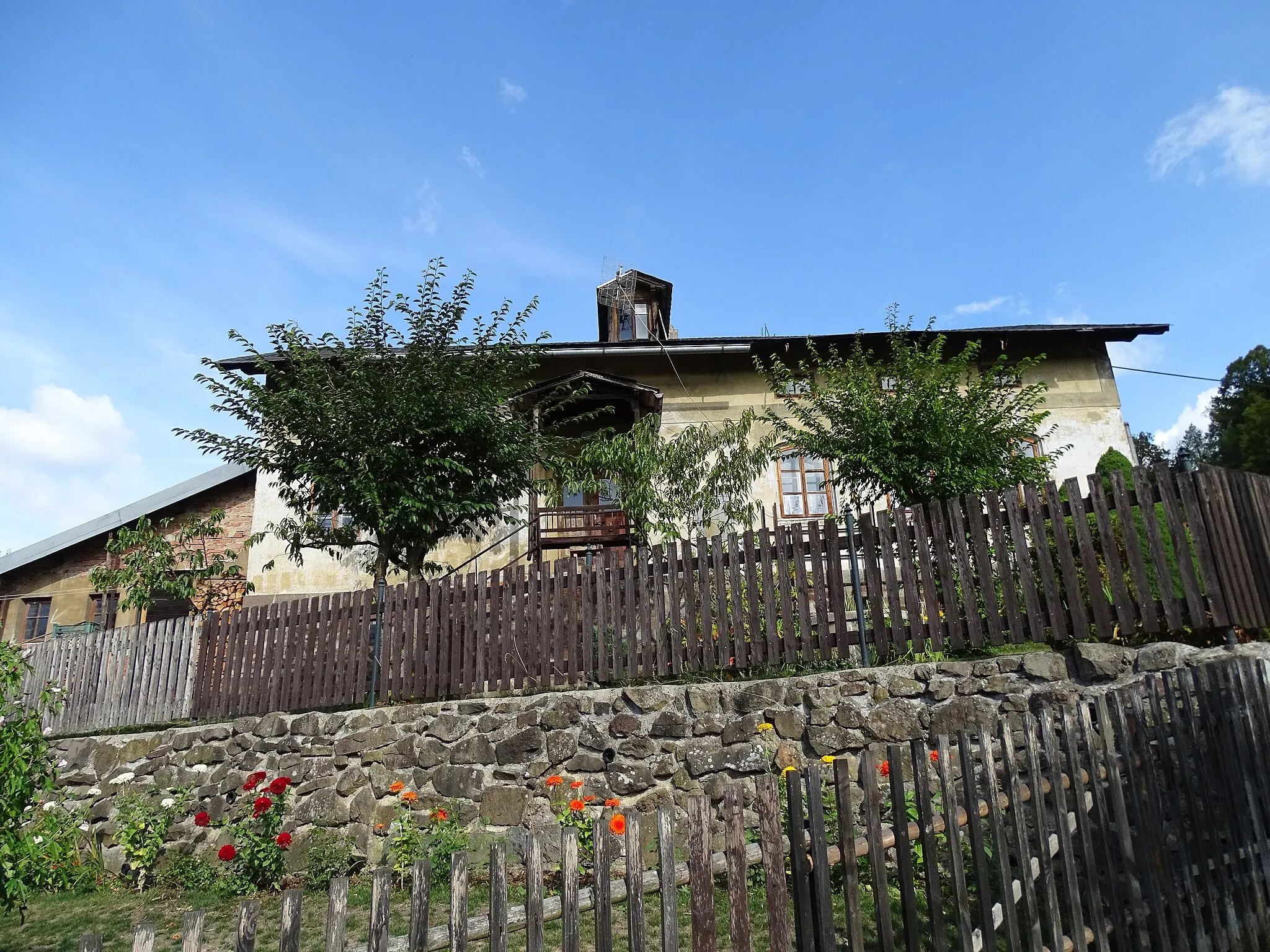 Photo showing: Háje nad Jizerou-Loukov, Semily District, Liberec Region, Czechia. House no. 12.