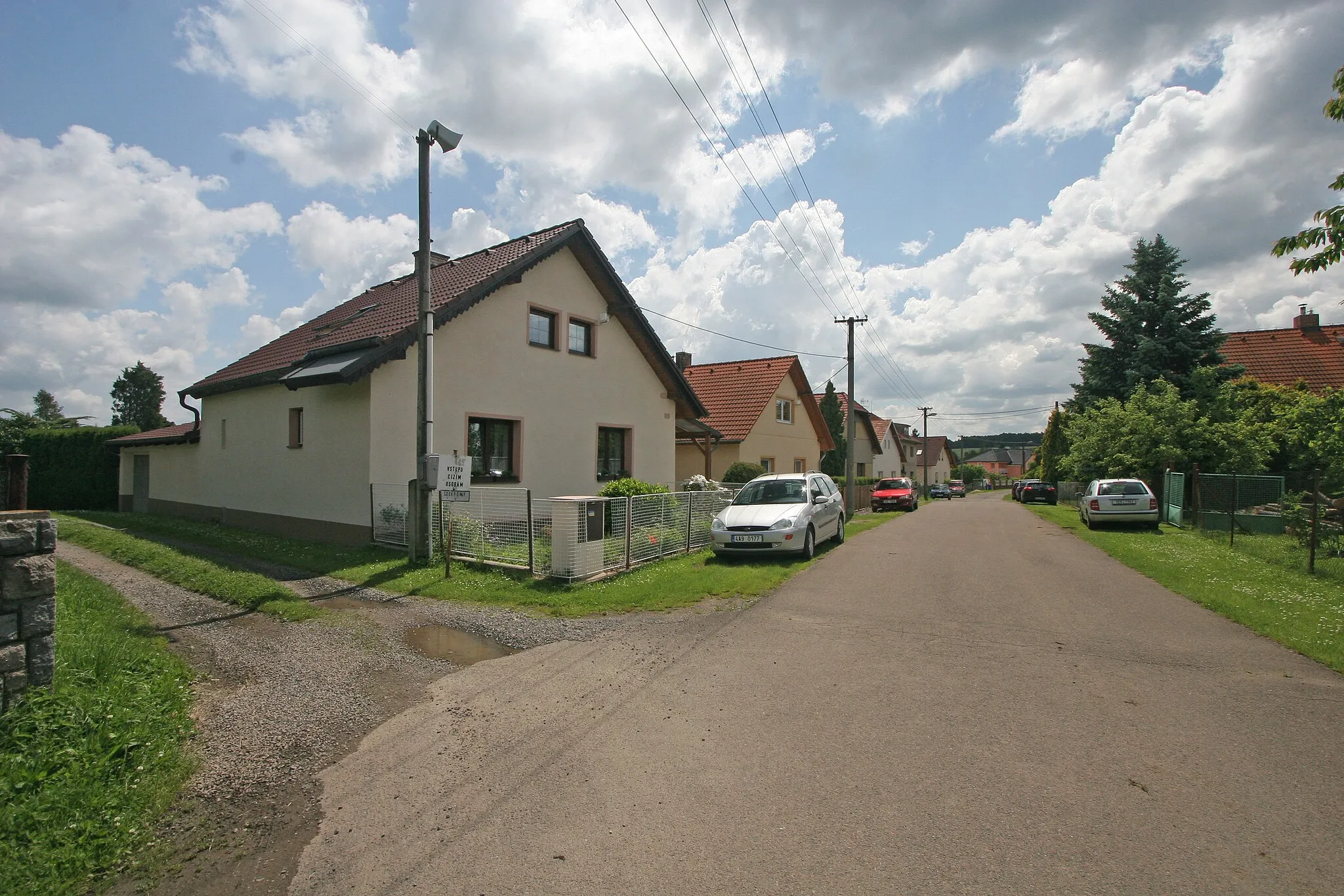 Photo showing: Trpišov čp. 53
Camera location 49° 53′ 17.82″ N, 15° 47′ 54.97″ E View this and other nearby images on: OpenStreetMap 49.888282;   15.798603

This file was created as a part of the photographic program of Wikimedia Czech Republic. Project: Foto českých obcí The program supports Wikimedia Commons photographers in the Czech Republic.