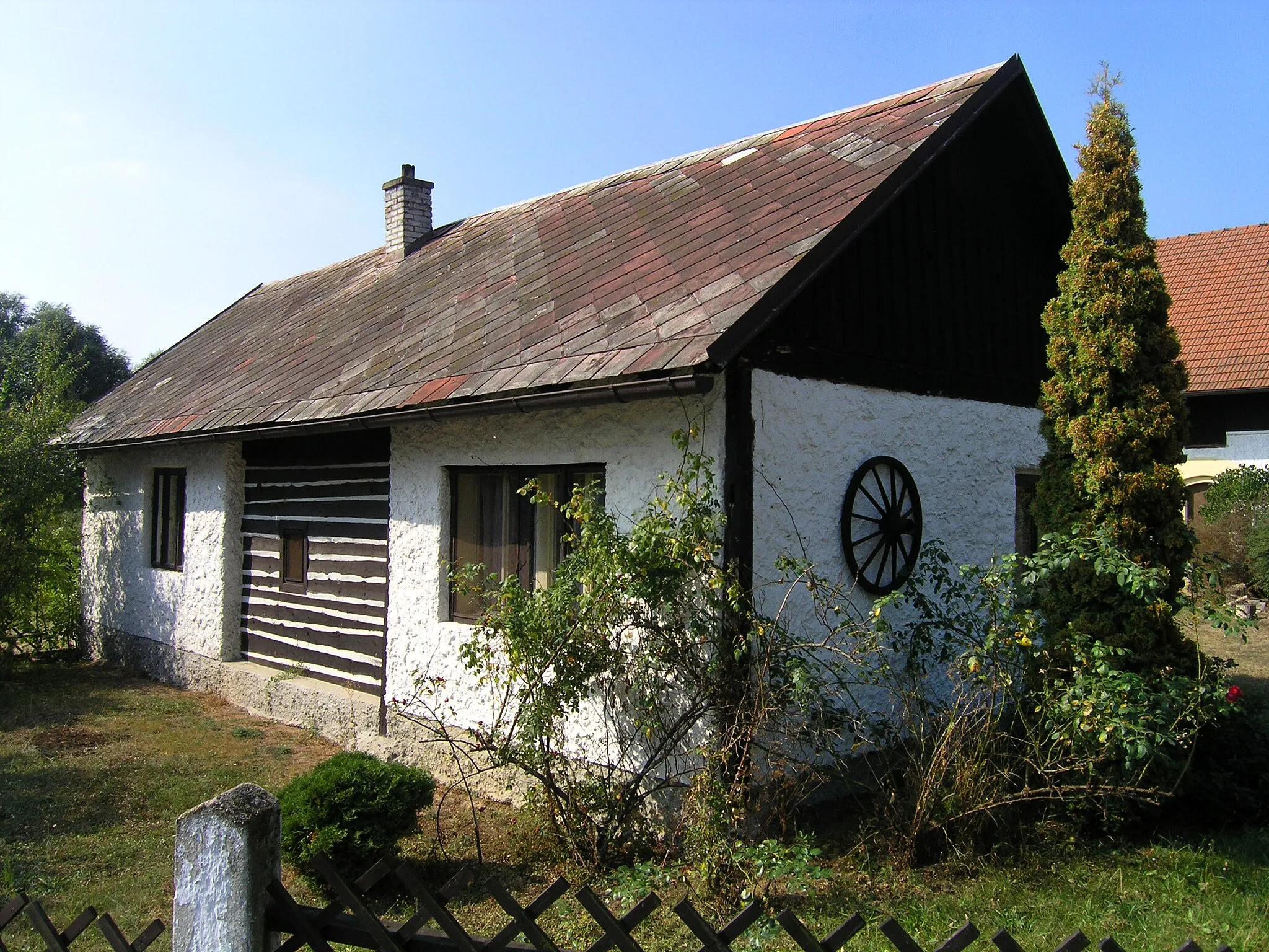 Photo showing: Old house in Radostov, Czech Republic