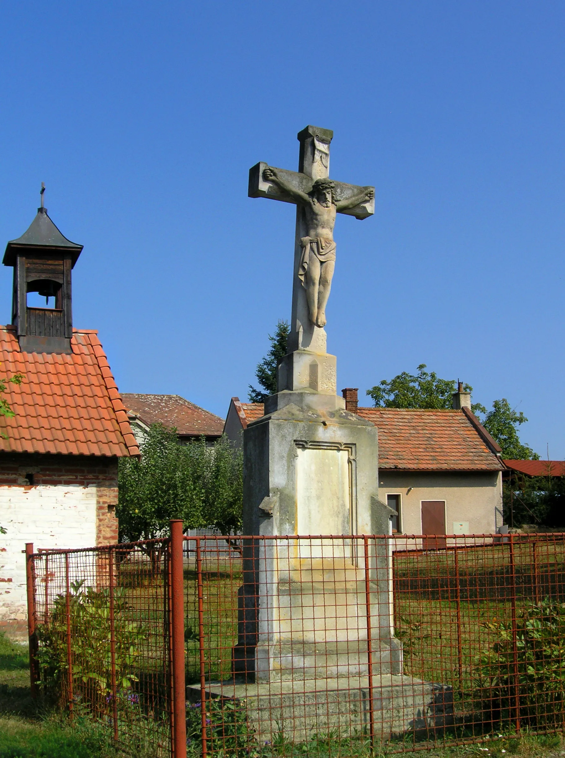 Photo showing: Crucifix in the west part of Radostov, Czech Republic