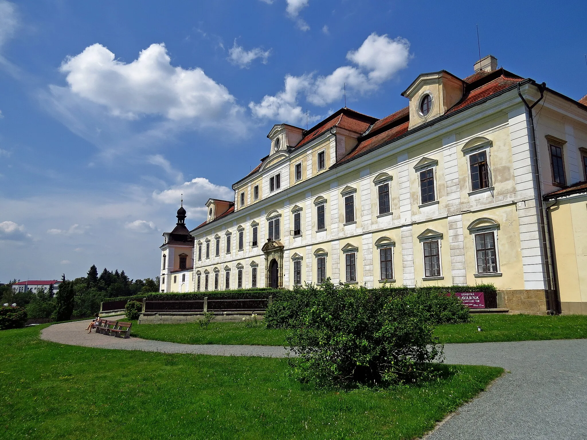 Photo showing: Zámek Rychnov nad Kněžnou

This file was created as a part of the photographic program of Wikimedia Czech Republic. Project: Chráněná území The program supports Wikimedia Commons photographers in the Czech Republic.