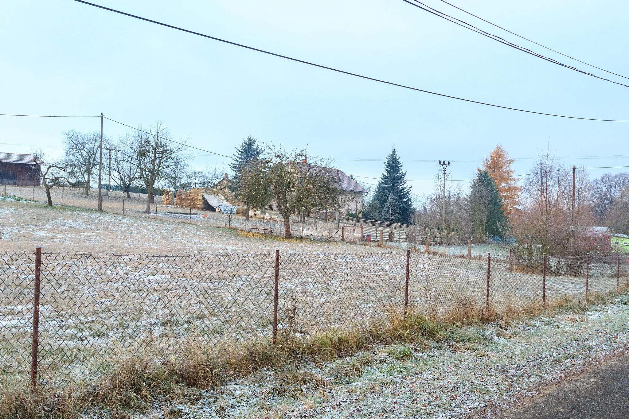 Photo showing: Paseky u Ledské - čp. 7

This file was created as a part of the photographic program of Wikimedia Czech Republic. Project: Foto českých obcí The program supports Wikimedia Commons photographers in the Czech Republic.