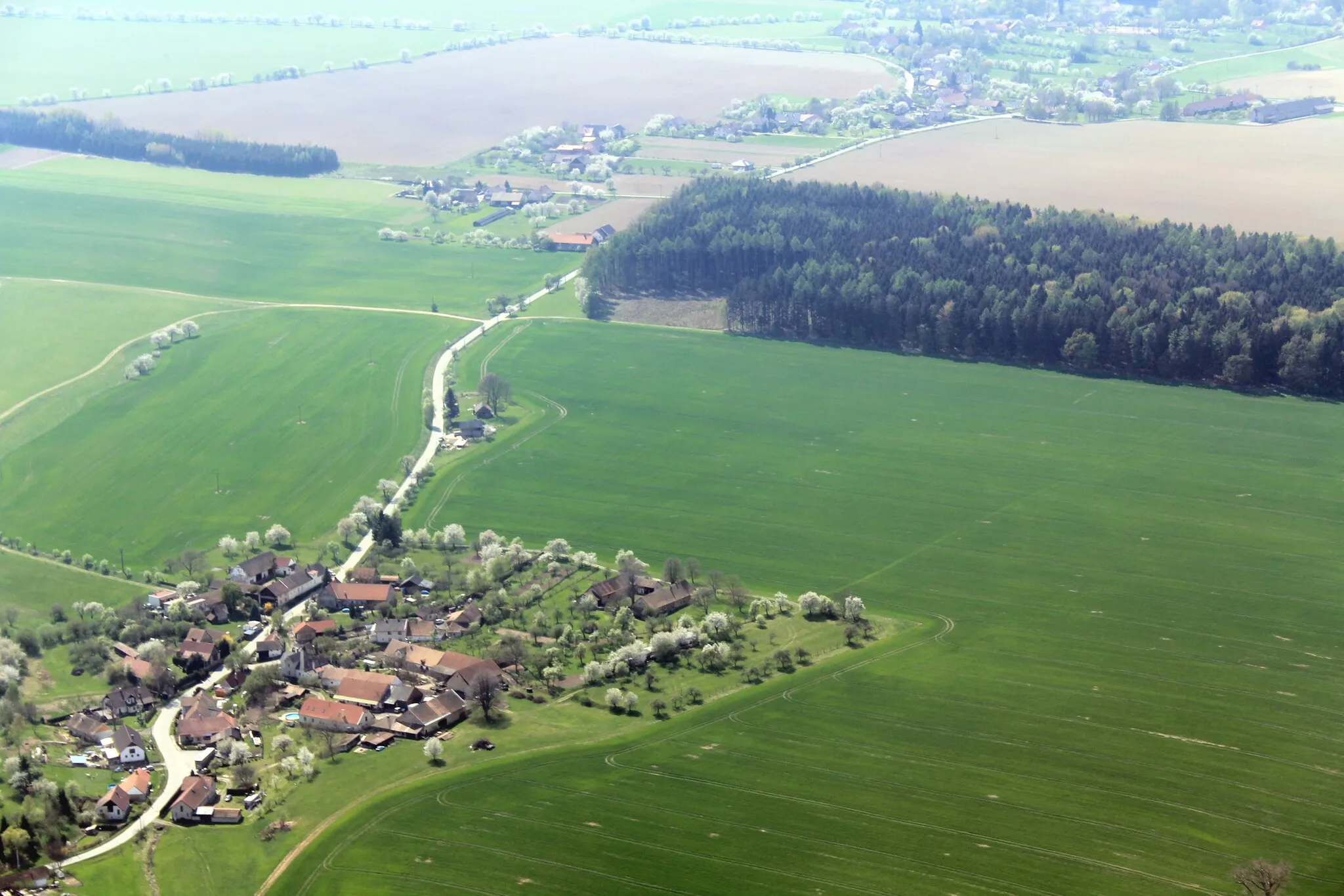 Photo showing: Small village Zádolí, part of village Trnov in Rychnov nad Kněžnou District from air, eastern Bohemia, Czech Republic