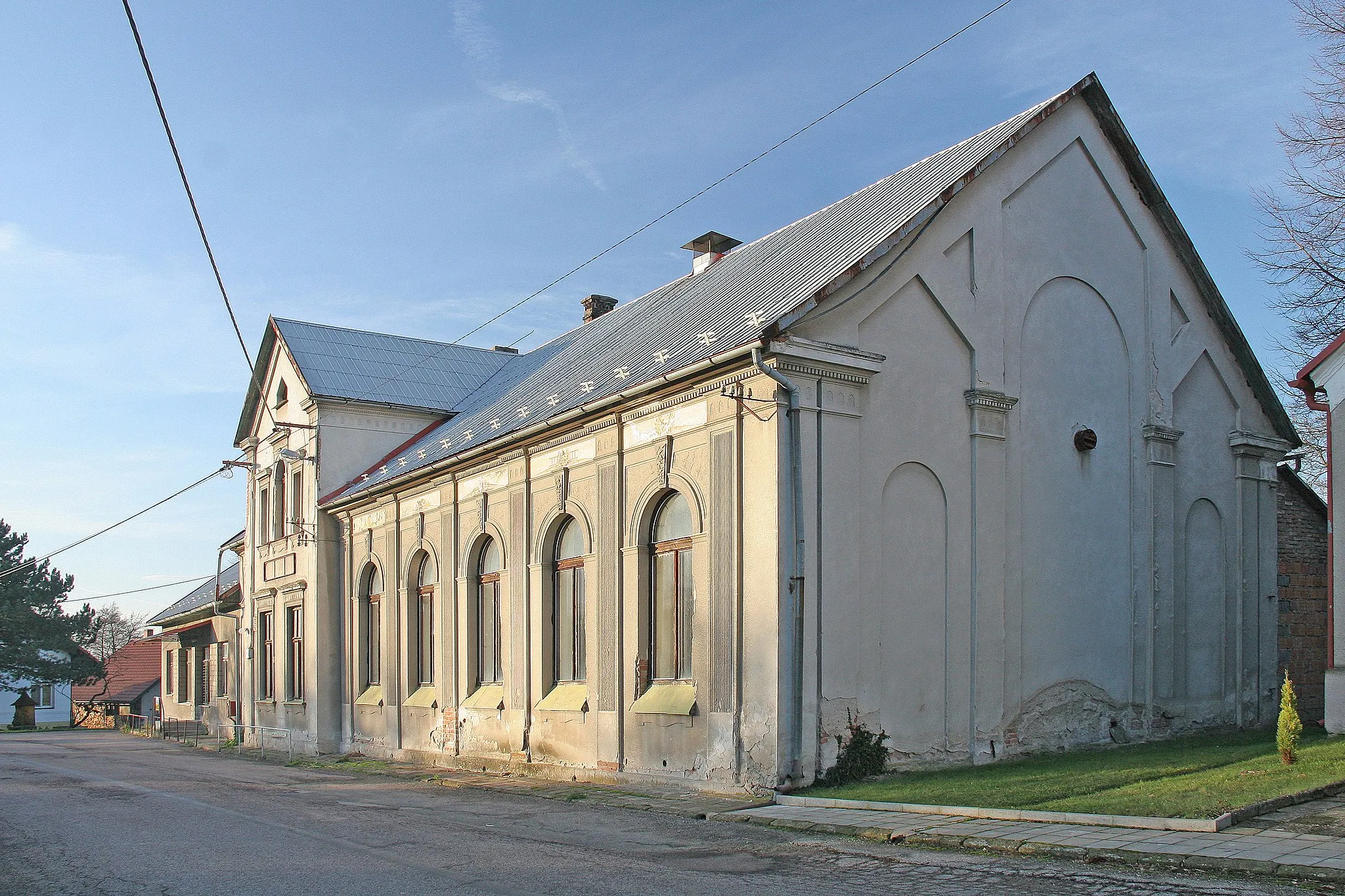 Photo showing: Záhornice čp. 65
Camera location 50° 14′ 13.85″ N, 16° 07′ 42.44″ E View this and other nearby images on: OpenStreetMap 50.237180;   16.128455

This file was created as a part of the photographic program of Wikimedia Czech Republic. Project: Foto českých obcí The program supports Wikimedia Commons photographers in the Czech Republic.