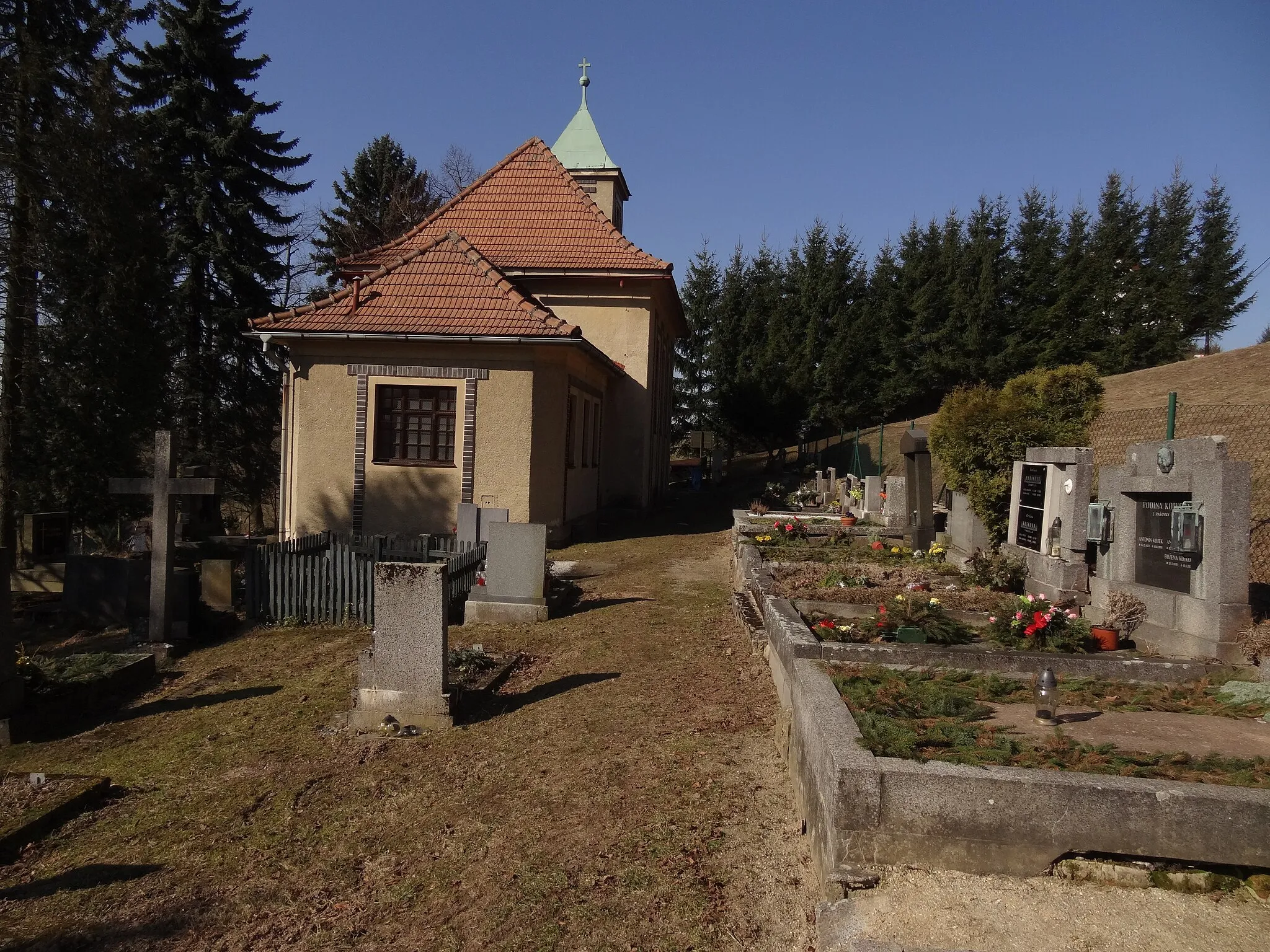 Photo showing: Rašovka - kostelík sv. Antonína Paduánského a hřbitov