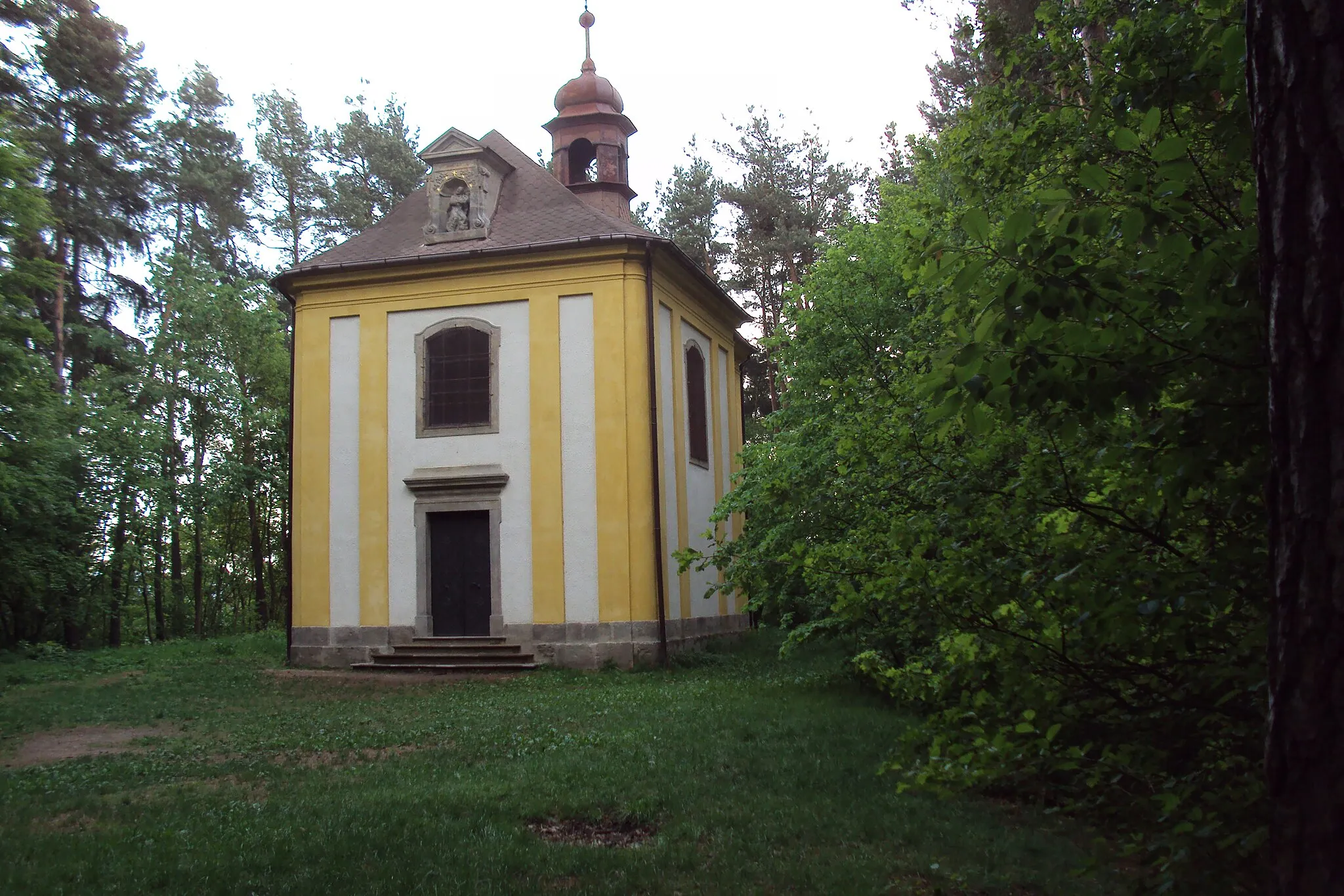 Photo showing: Kaple nad Stráží pod Ralskem u zámku