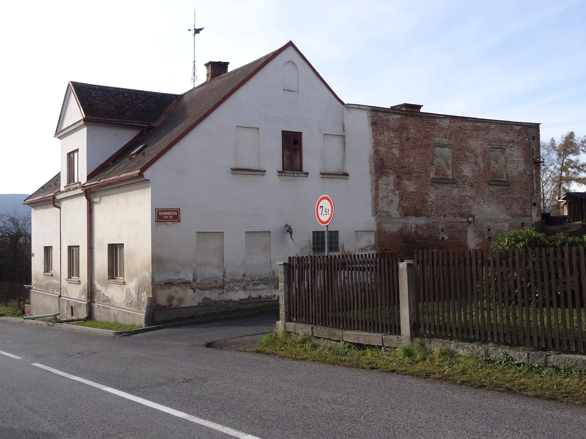 Photo showing: Stráž nad Nisou - dům čp. 145 na rohu Studánecké a Schwarzovy ulice