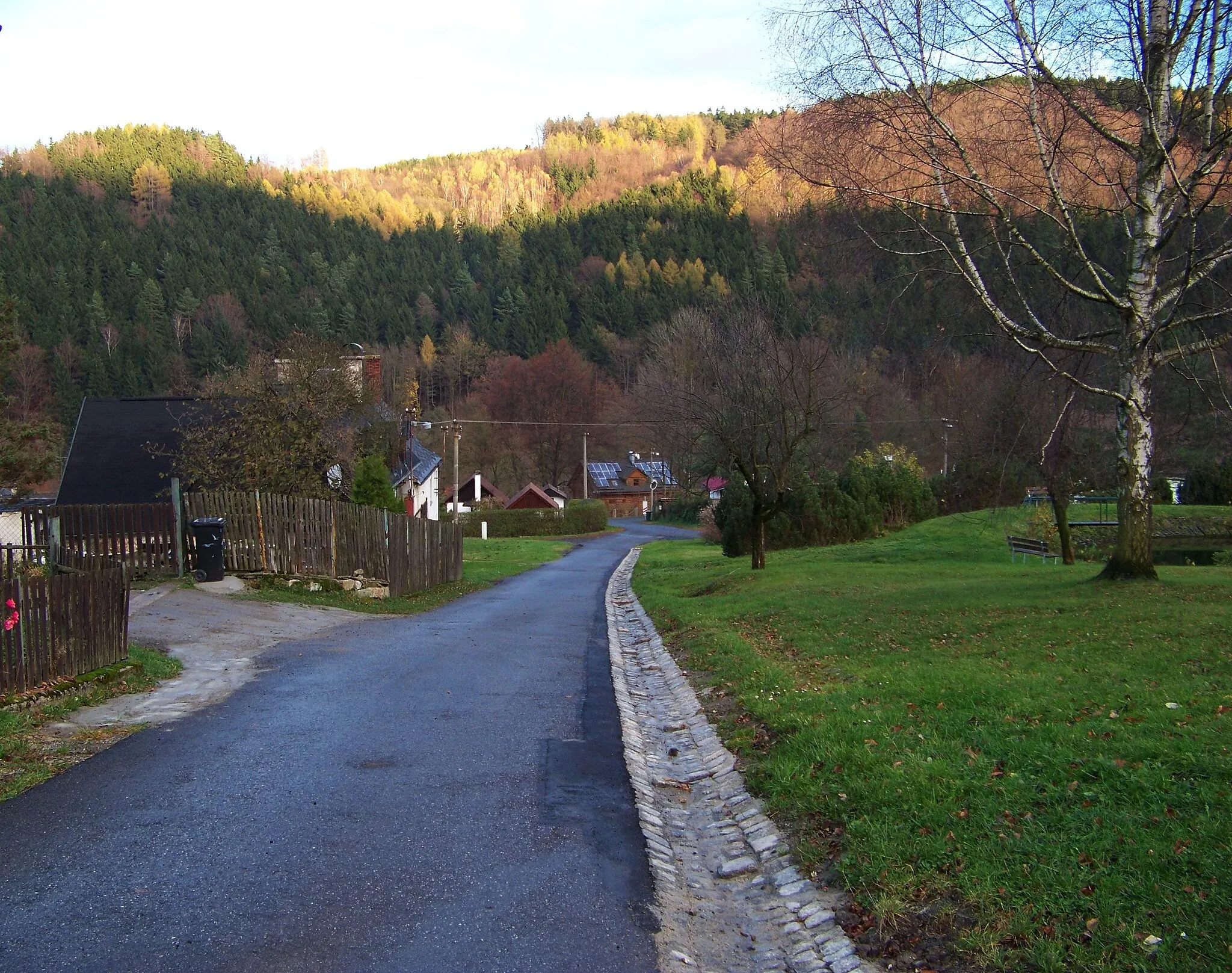 Photo showing: Chrastava-Andělská Hora, Liberec District, Liberec Region, Czech Republic. A common and Ovčí hora hill, from the house No. 13.