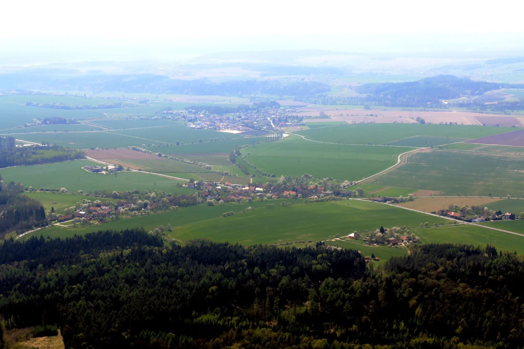 Photo showing: Village Domašín, part of Černíkovice and village Třebešov in Rychnov nad Kněžnou District from air, eastern Bohemia, Czech Republic