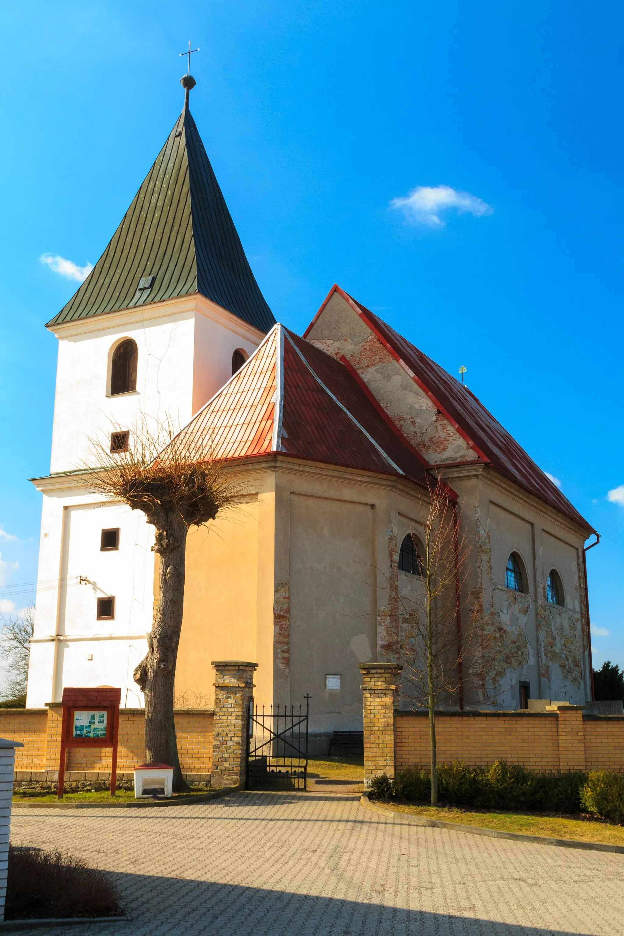 Photo showing: Šachov - kostel Nejsvětější trojice

This file was created as a part of the photographic program of Wikimedia Czech Republic. Project: Foto českých obcí The program supports Wikimedia Commons photographers in the Czech Republic.