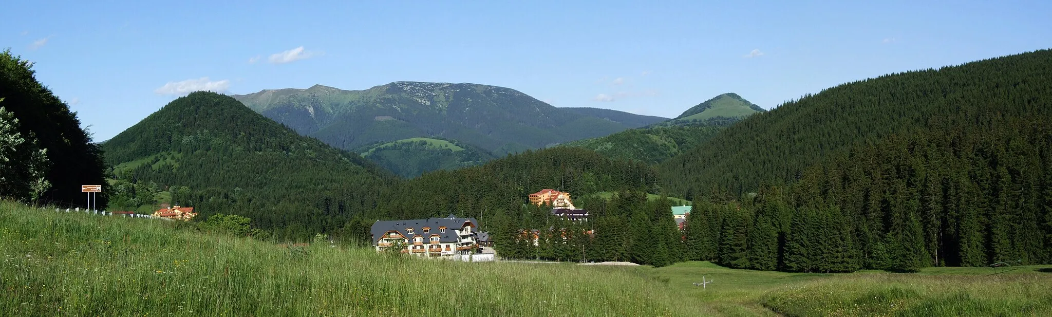 Photo showing: Low Tatras in Juni - view from Donovaly