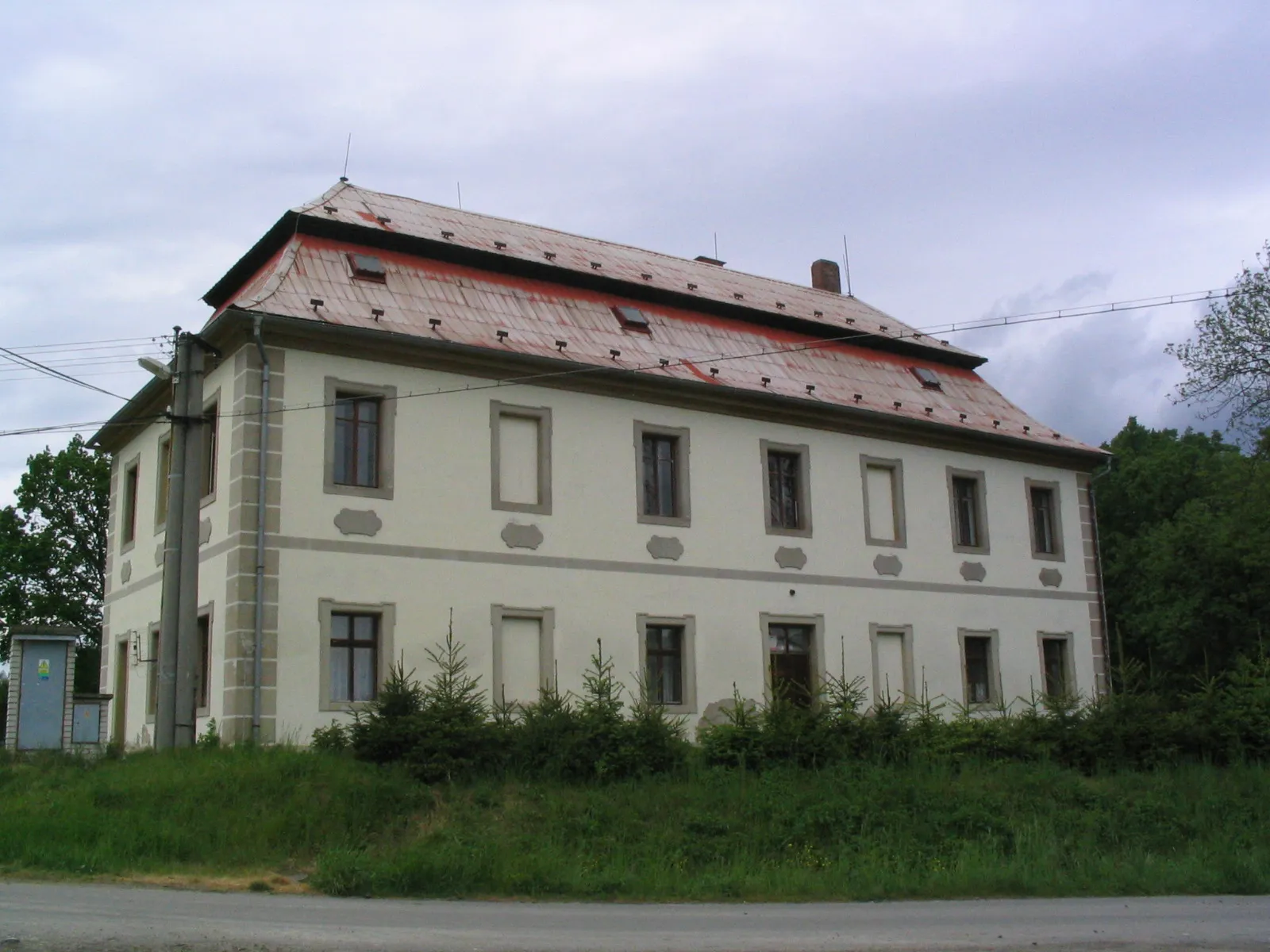 Photo showing: forestry house in Maníkovice, Czech Republic. late baroque, built in 1711 by Nicolas Raimondi.