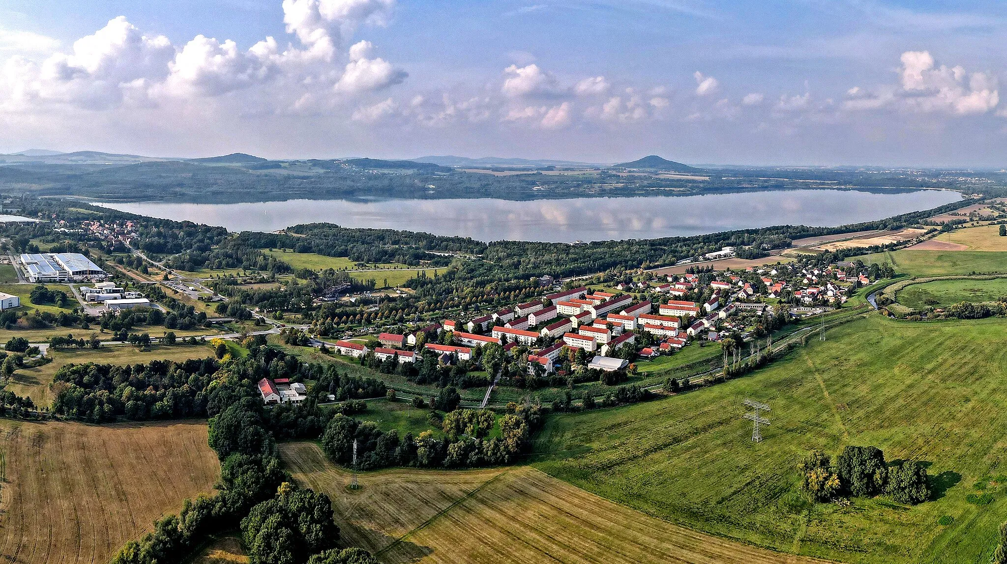 Photo showing: Hagenwerder mit Berzdorfer See aus der Luft, Blickrichtung Nordwest