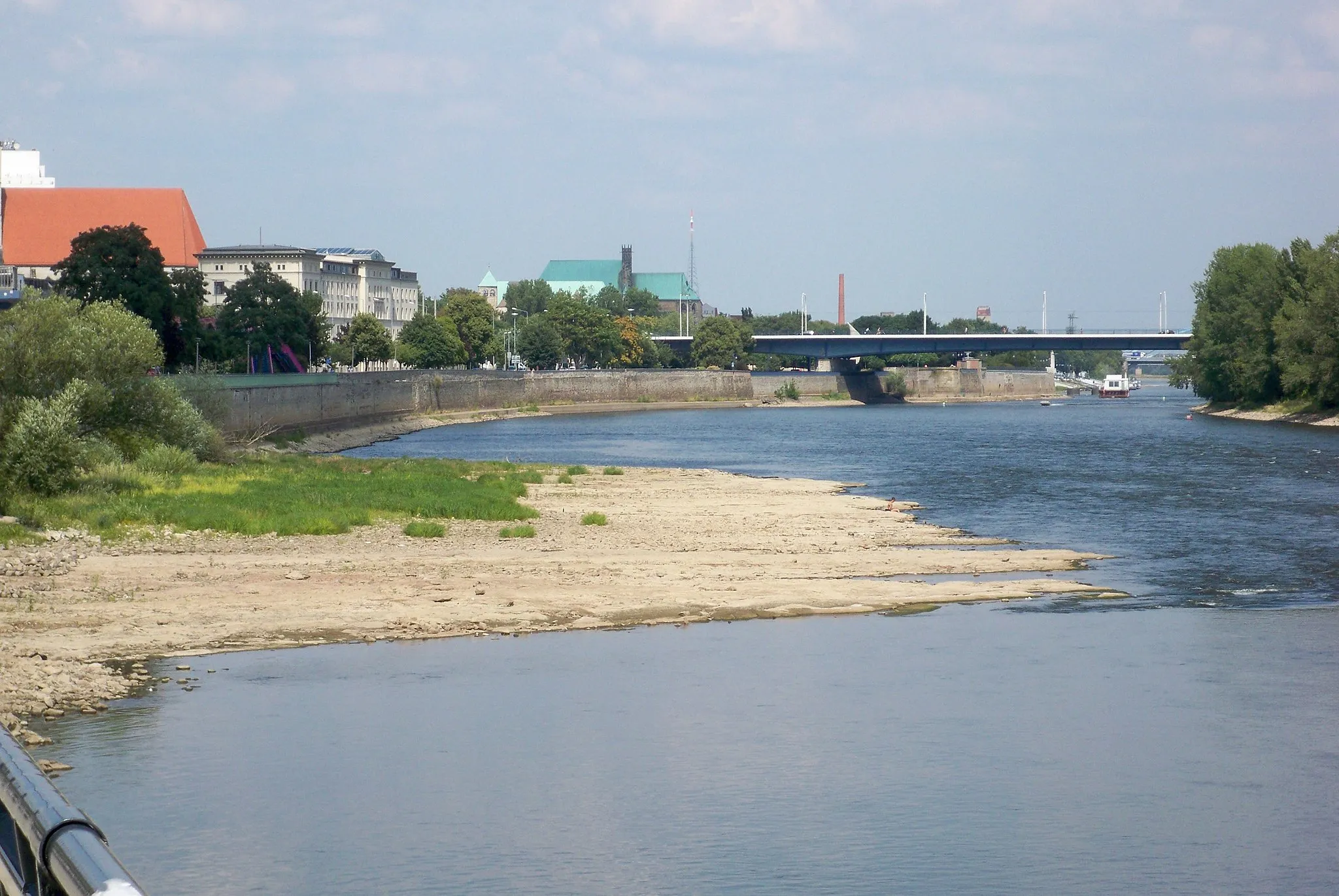 Photo showing: Magdeburger Domfelsen bei niedrigem Elbpegel (63 cm MD-Strombrücke)