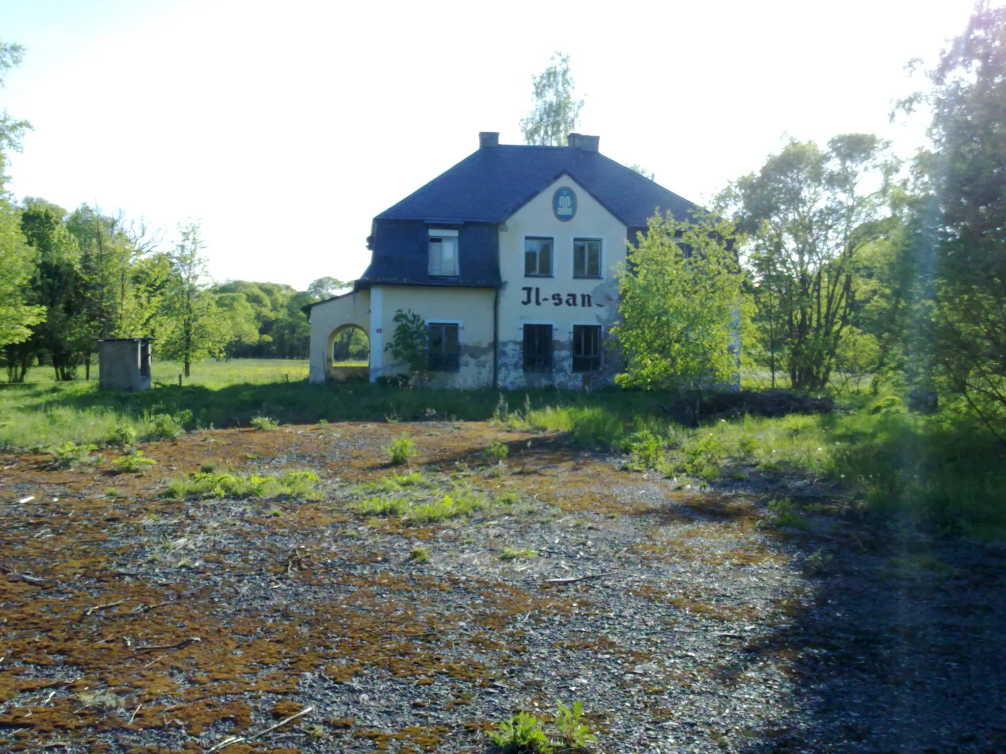 Photo showing: Former bottler of Il-Sano mineral water near the Dolní Kramolín village.