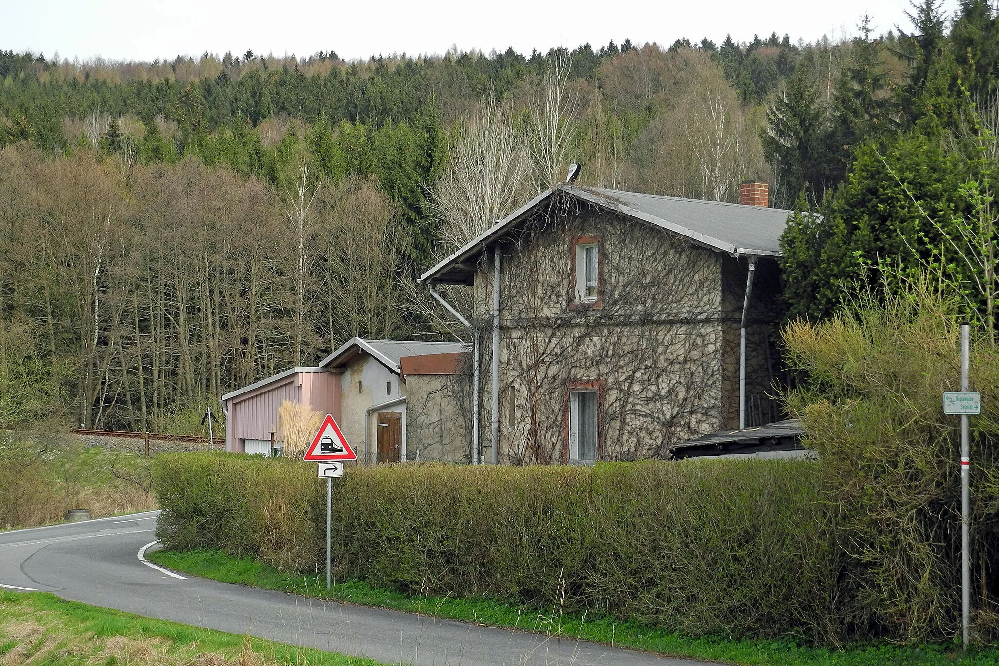 Photo showing: Sebnitztalbahn – Bahnwärterhaus Nr. 34a in Sebnitz, Naßweg 2