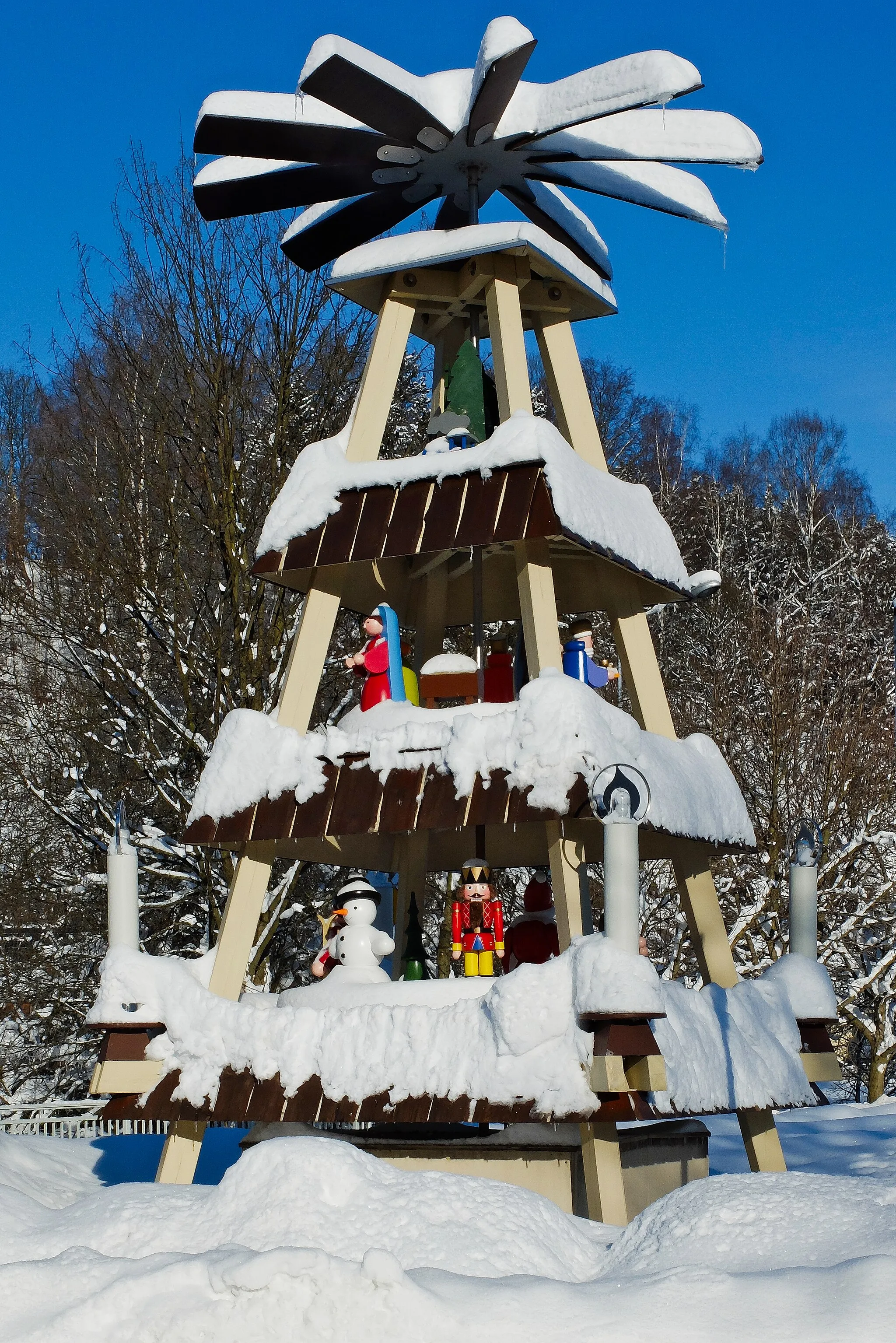 Photo showing: Ortspyramide in Neuhausen im Erzgebirge