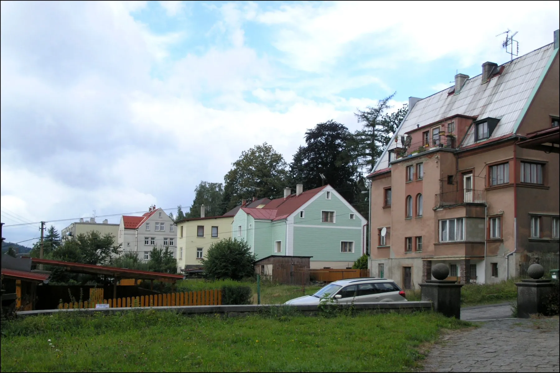 Photo showing: Velký Šenov - pohled od kostela k Mikulášovické ulici