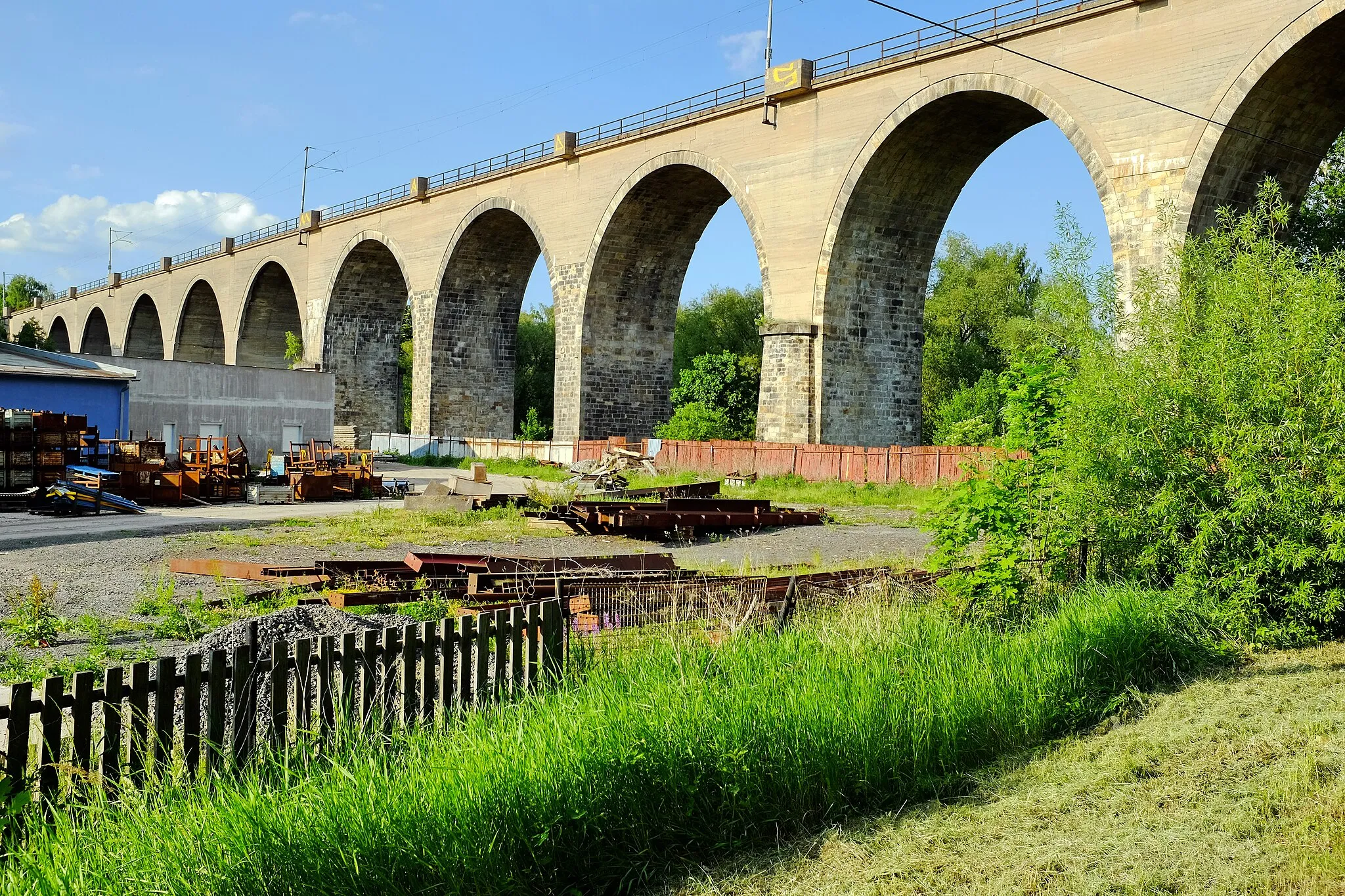 Photo showing: Železniční viadukt přes řeku Ohři v Chebu