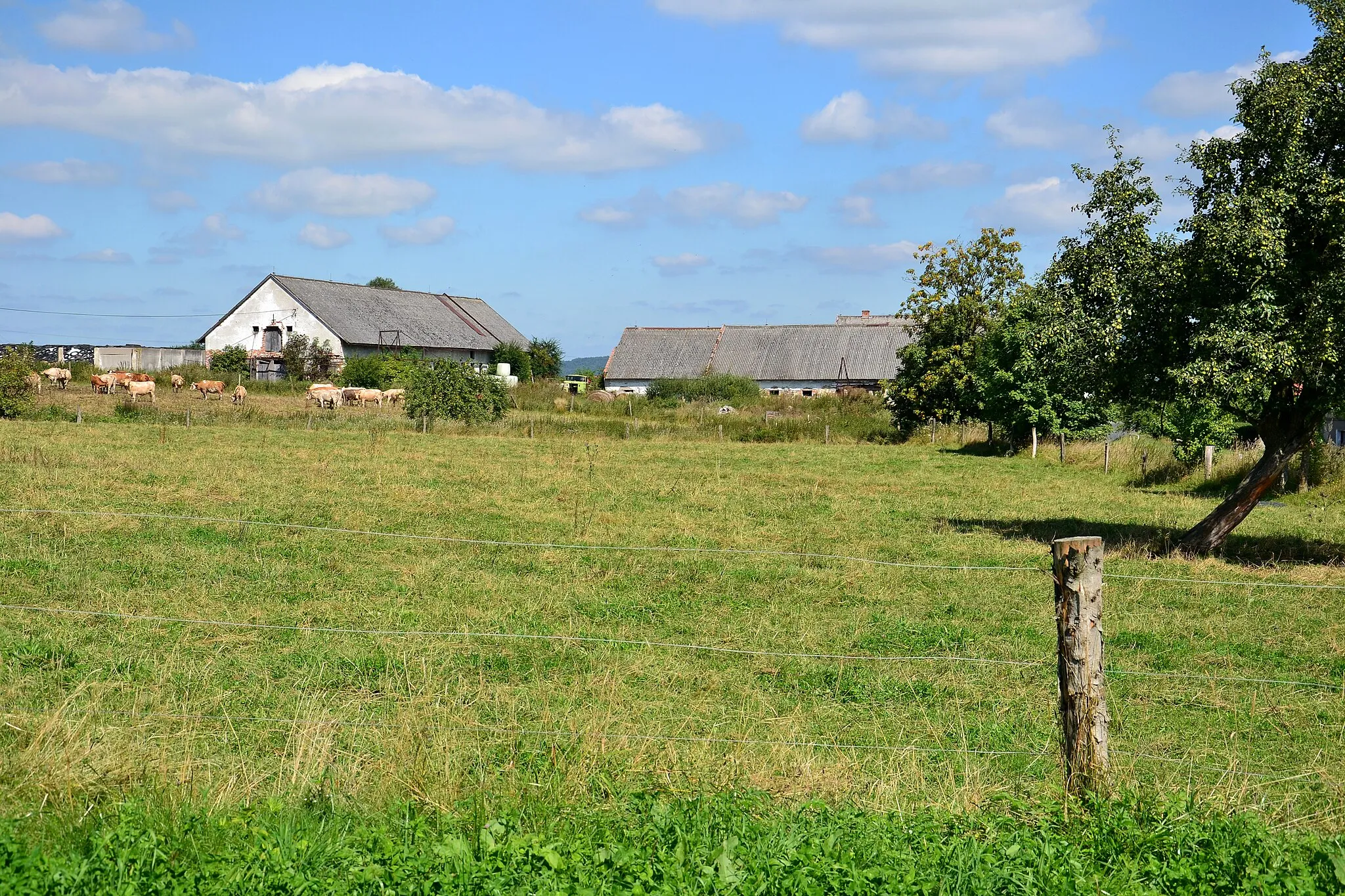 Photo showing: Zemědělský areál