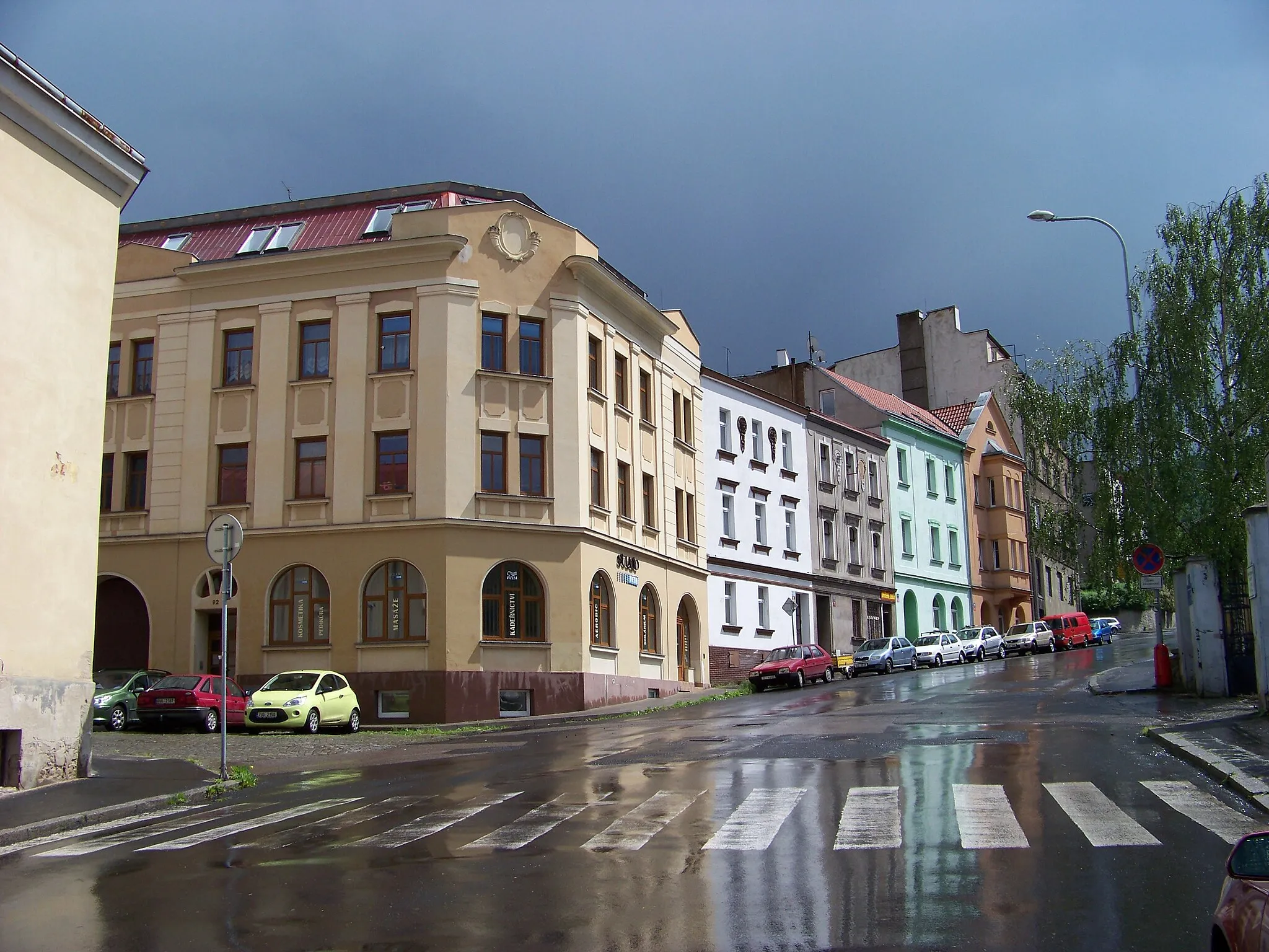 Photo showing: Ústí nad Labem-Střekov, Ústí nad Labem District, Ústí nad Labem Region, Czech Republic. Žukovova street, Bratří Mrštíků 92/2, Žukovova 43–51.