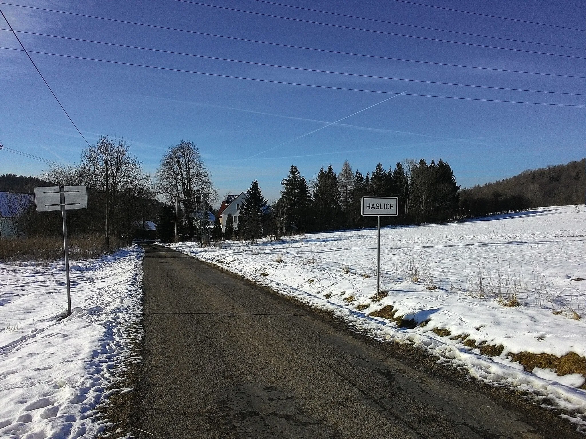 Photo showing: Main road the village of Haslice, easter edge o the village, Ústí Region, CZ