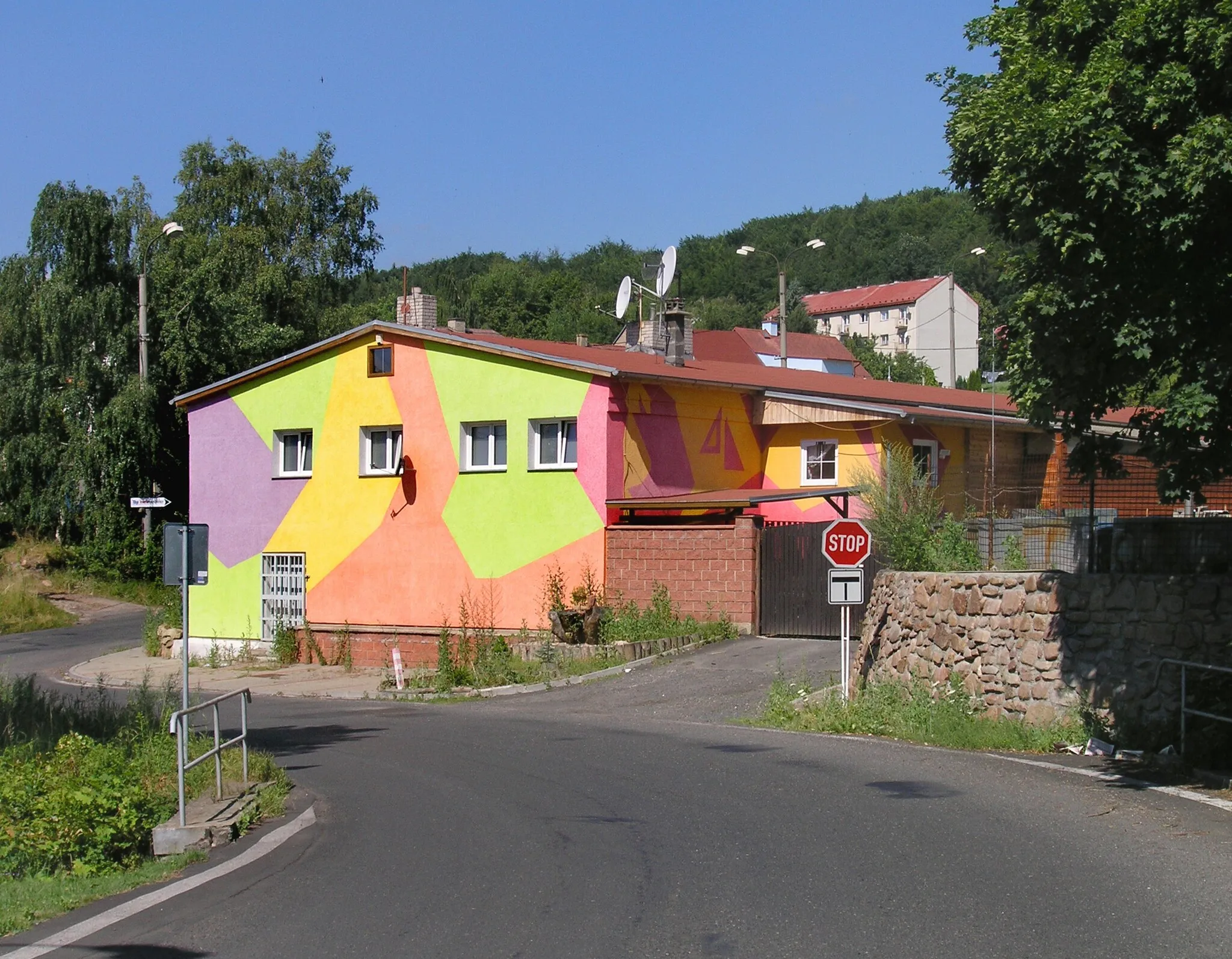 Photo showing: Za Obloukem street in Střelná, part of Košťany town, Czech Republic
