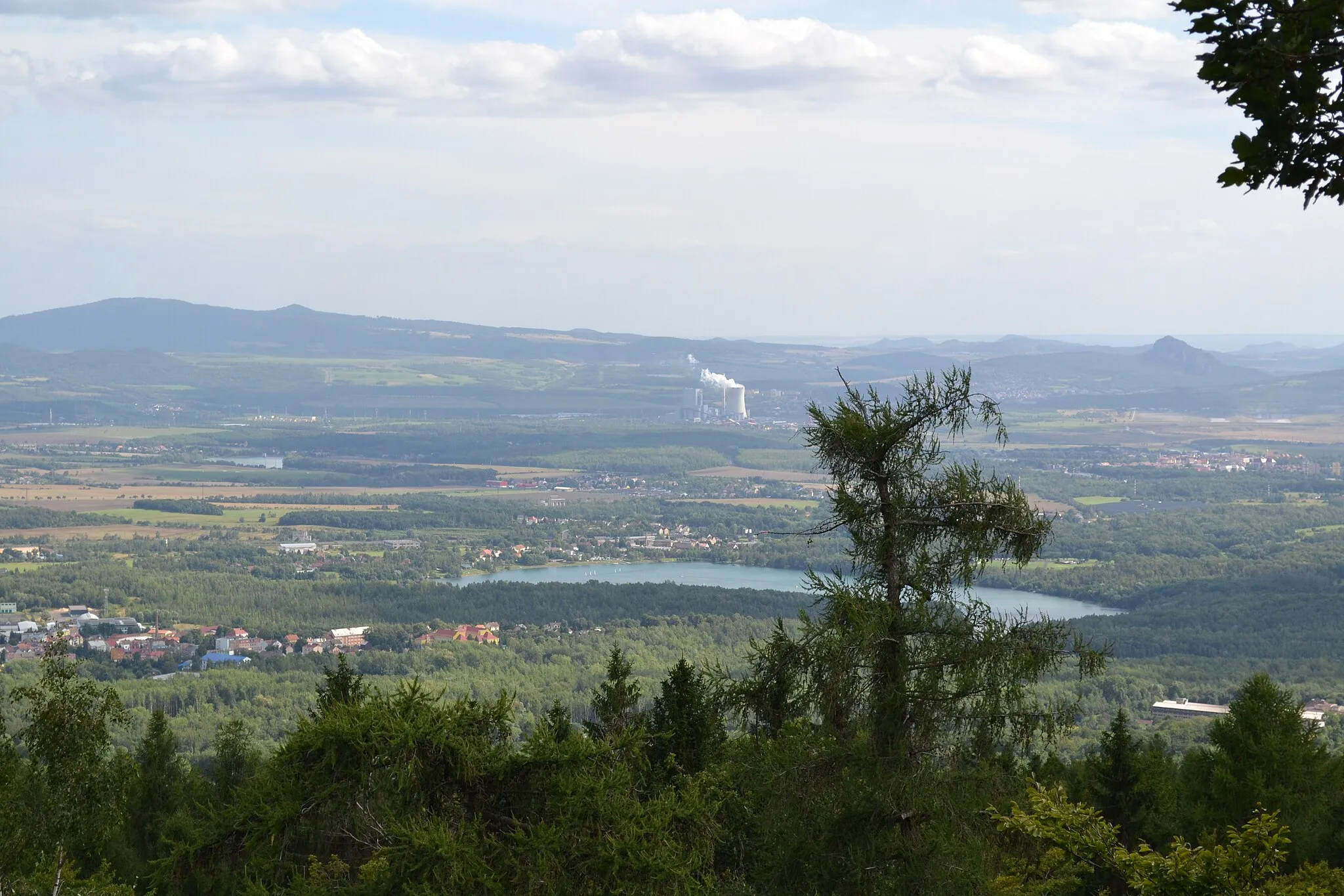 Photo showing: Košťany - vrch Vlčí kámen, pohled k jihu