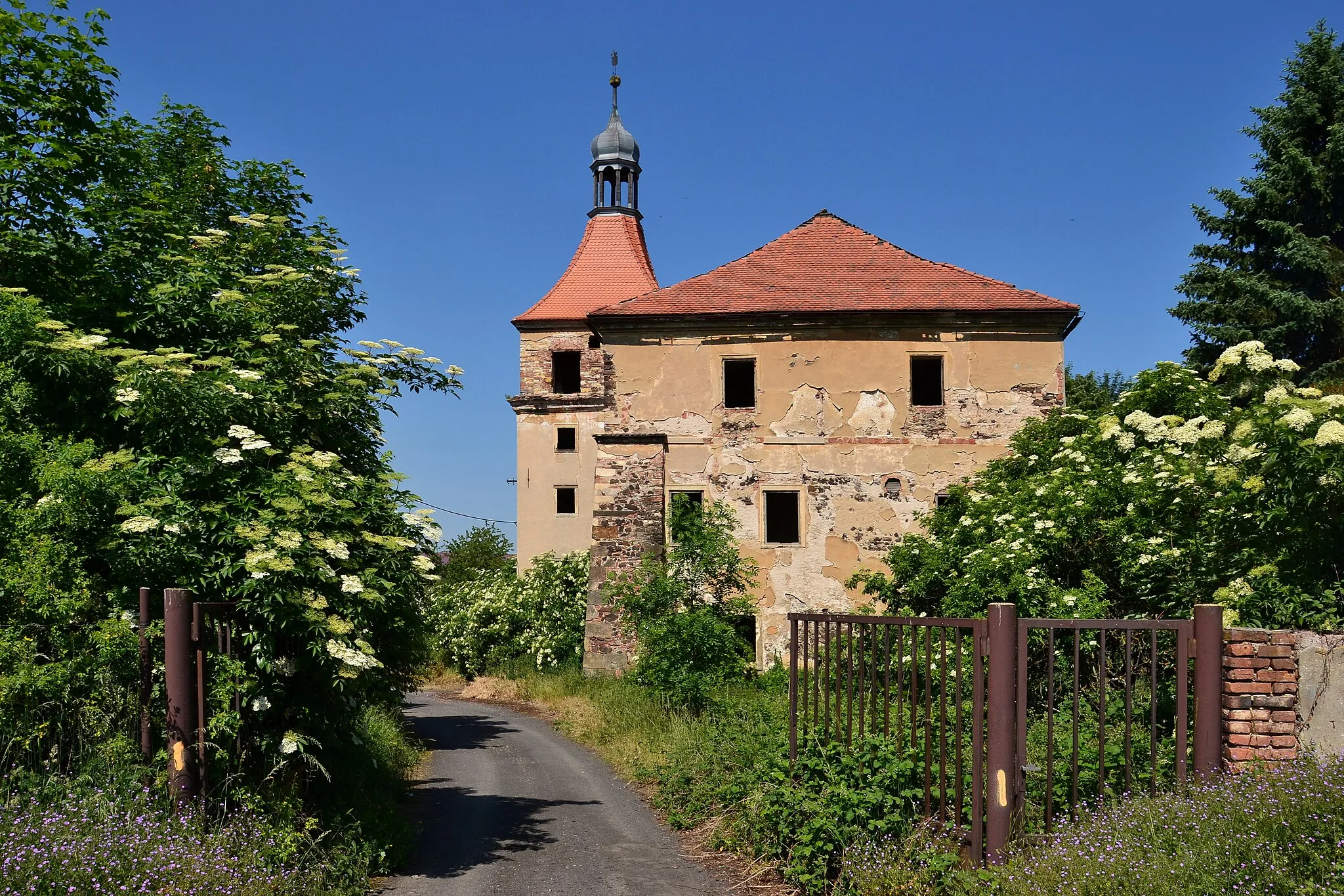 Photo showing: Vjezd do dvora