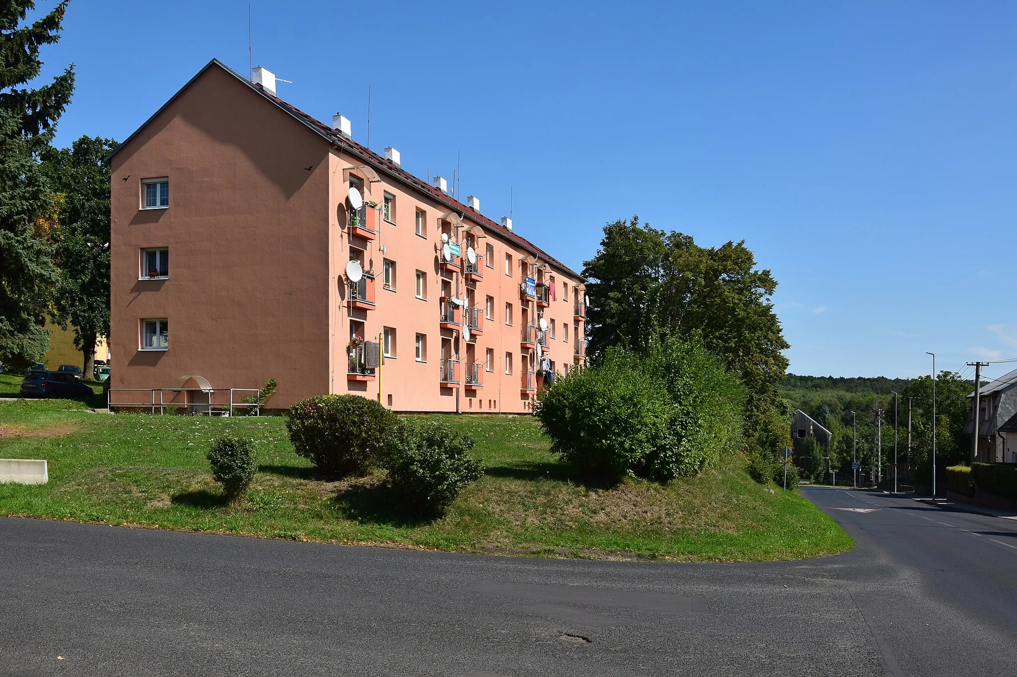 Photo showing: Loučná – bytový dům v Podkrušnohorské ulici