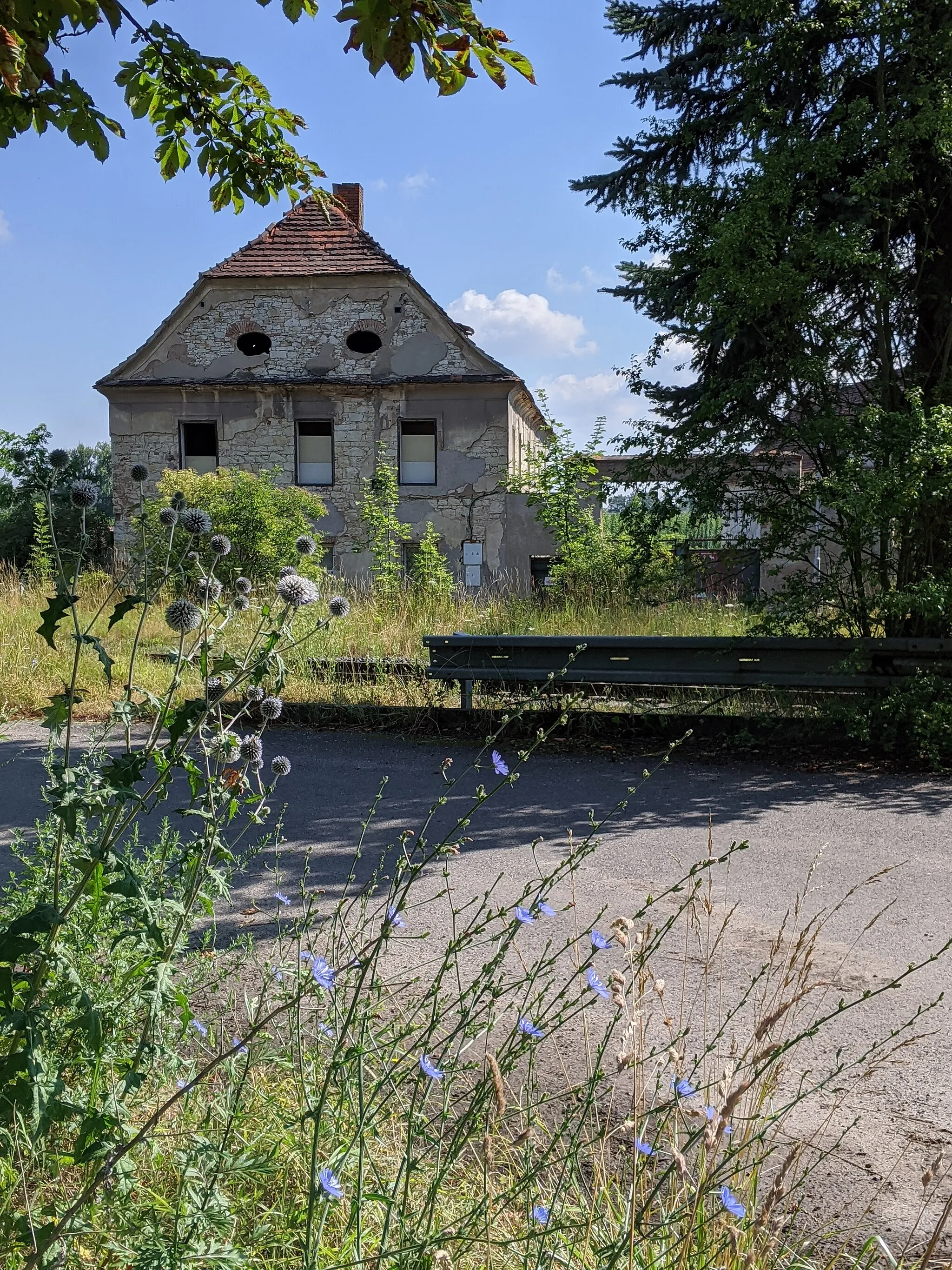 Photo showing: Trnovany (u Žatce) - statek čp. 2