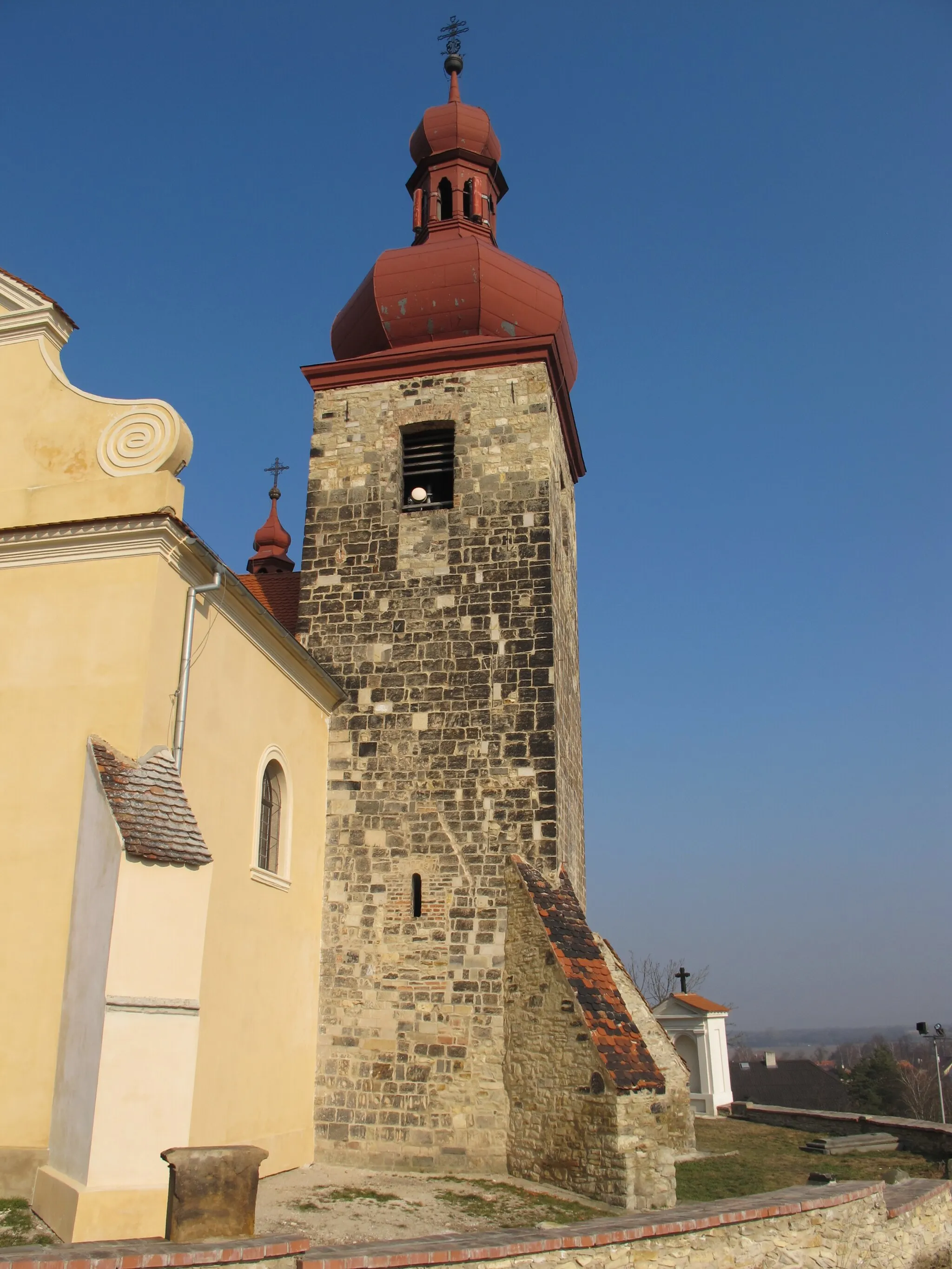 Photo showing: Tower of the Church in Černčice (Louny District), Czech Republic, from the 12th century