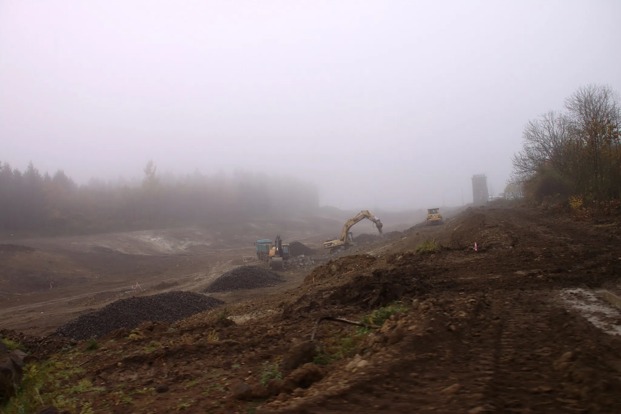 Photo showing: Construction site of the R6 expressway near the village of Bošov, near Karlovy Vary, CZ