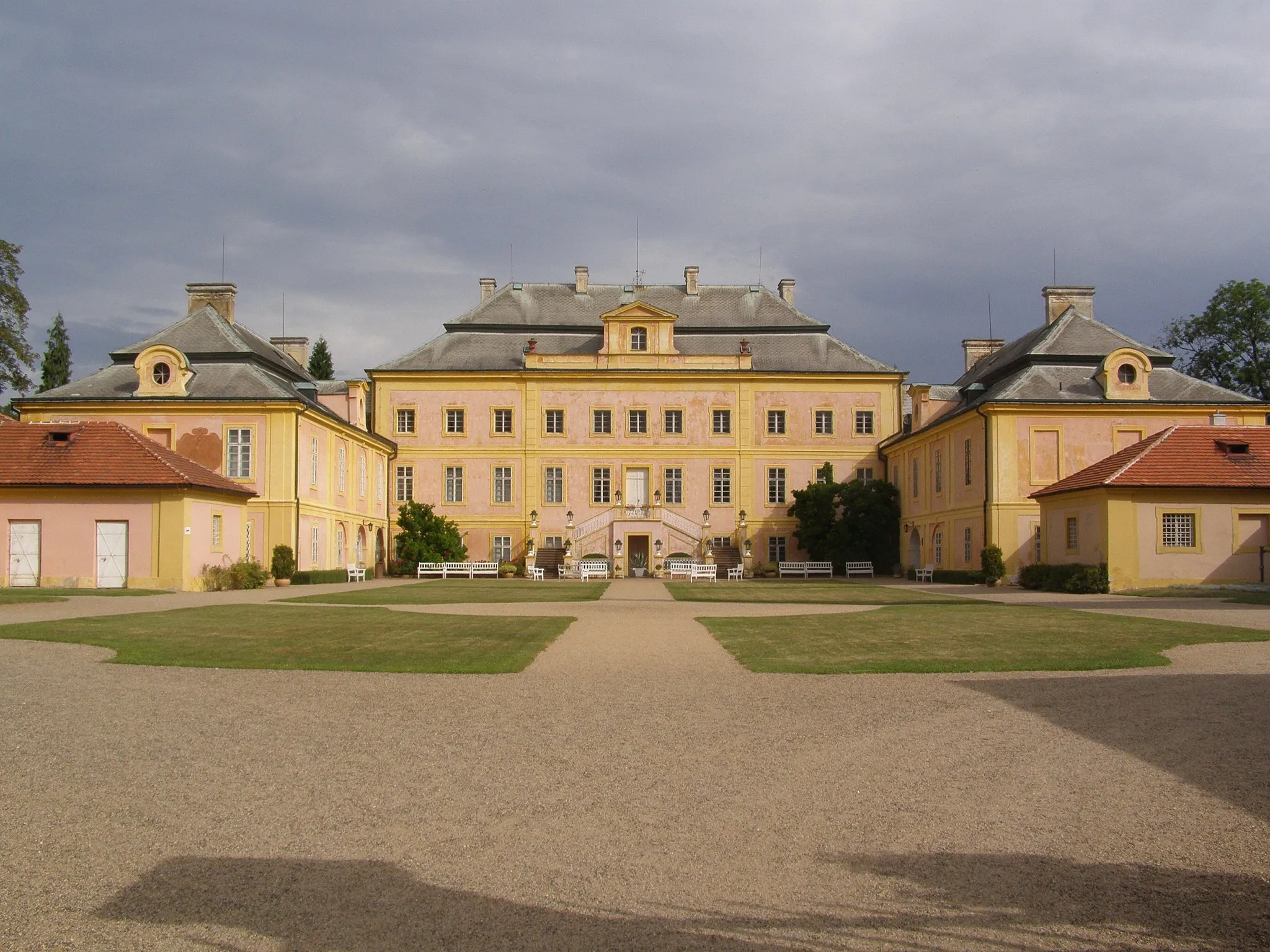 Photo showing: Krásný dvůr castle