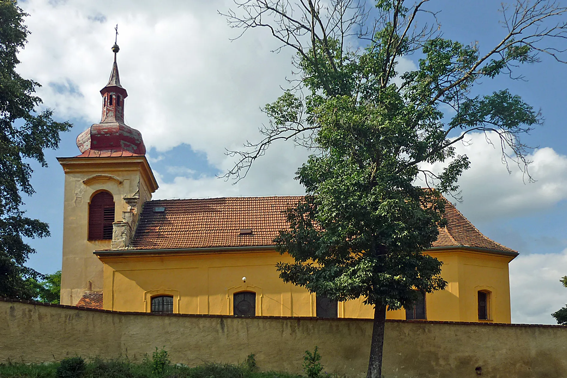 Photo showing: Bartholomäuskirche in Klein-Holletitz – Holedeček, Okres Louny