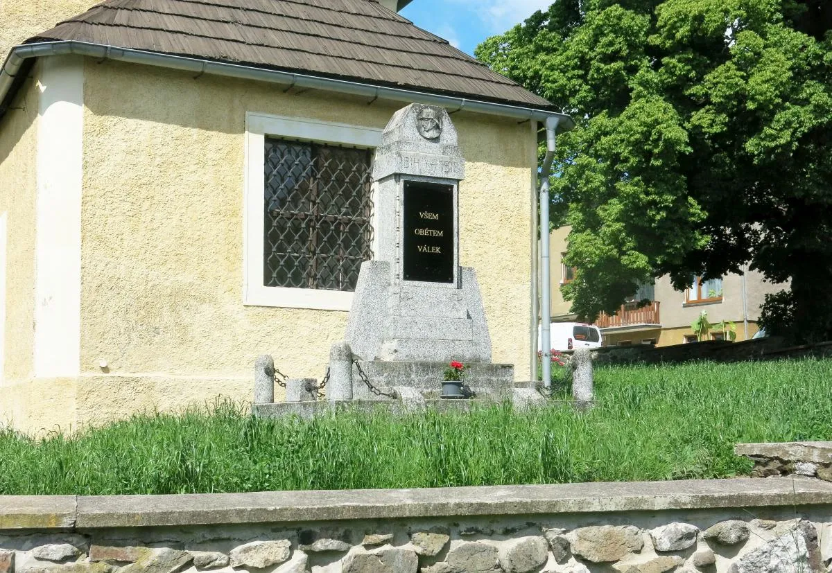 Photo showing: War memorial in Kadaň in Chomutov District – entry no. 36309.