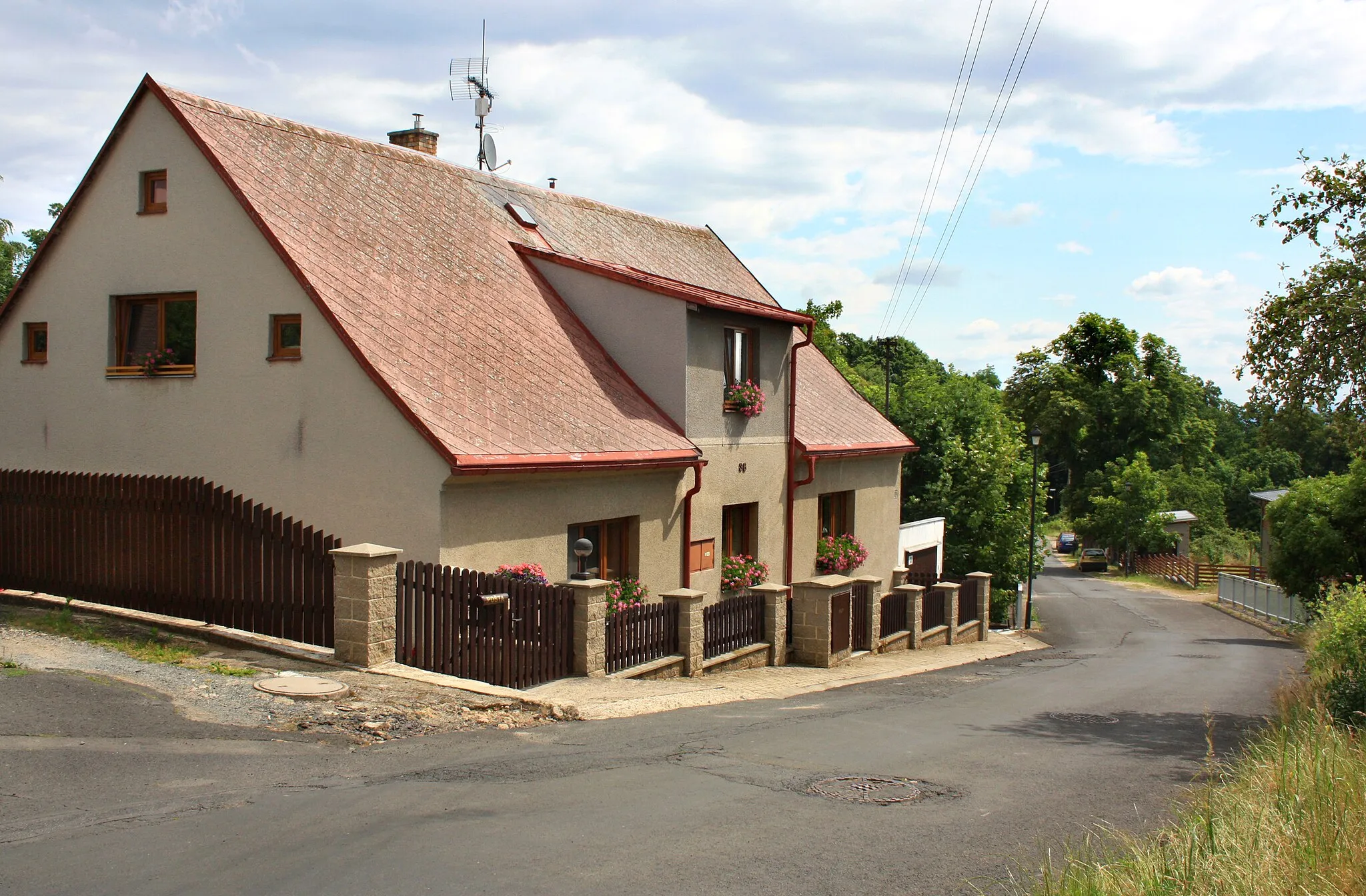 Photo showing: Side street at Červený Hrádek, part of Jirkov, Czech Republic