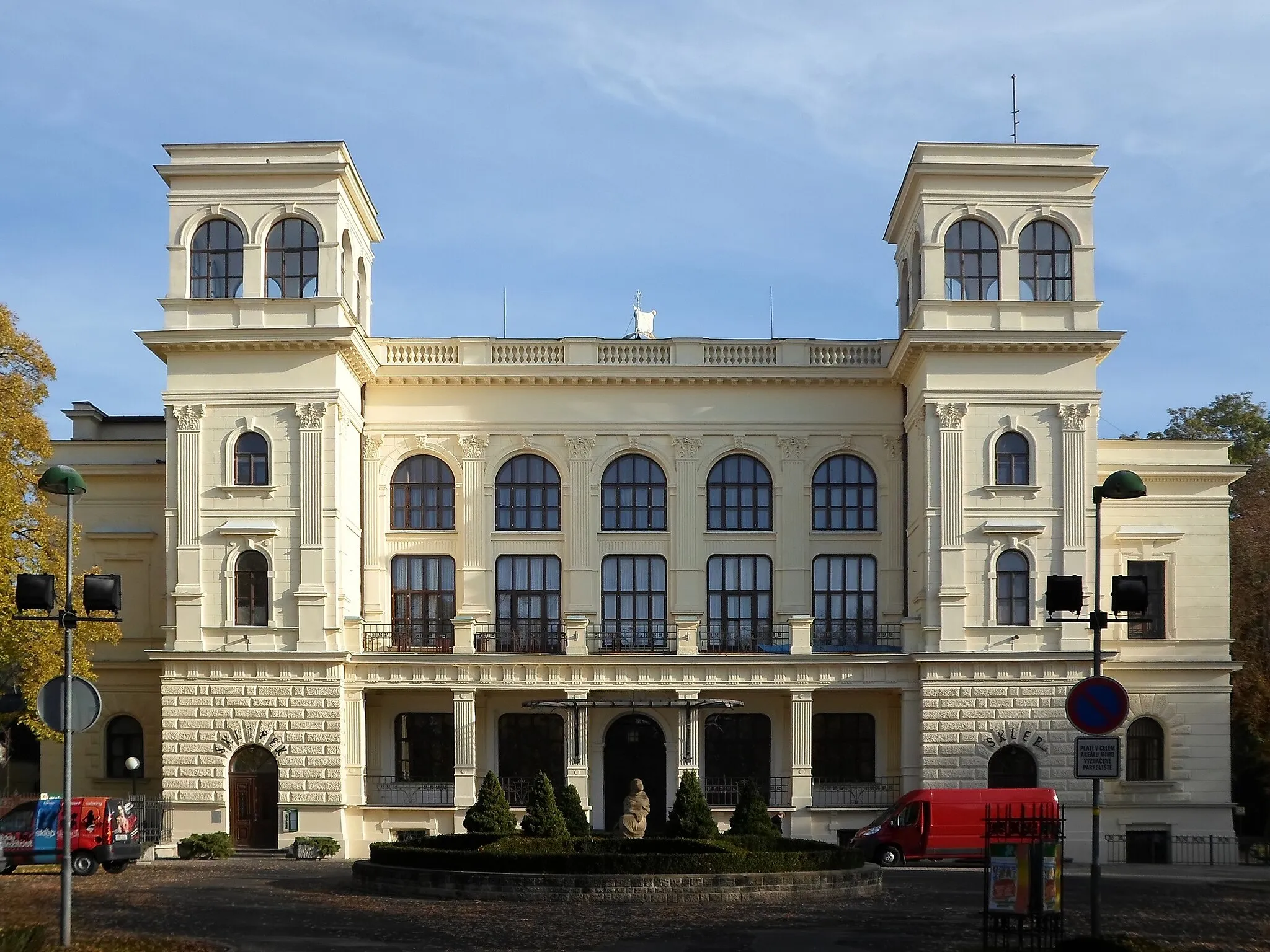 Photo showing: Chomutov - Podzim 2012 - Městské divadlo