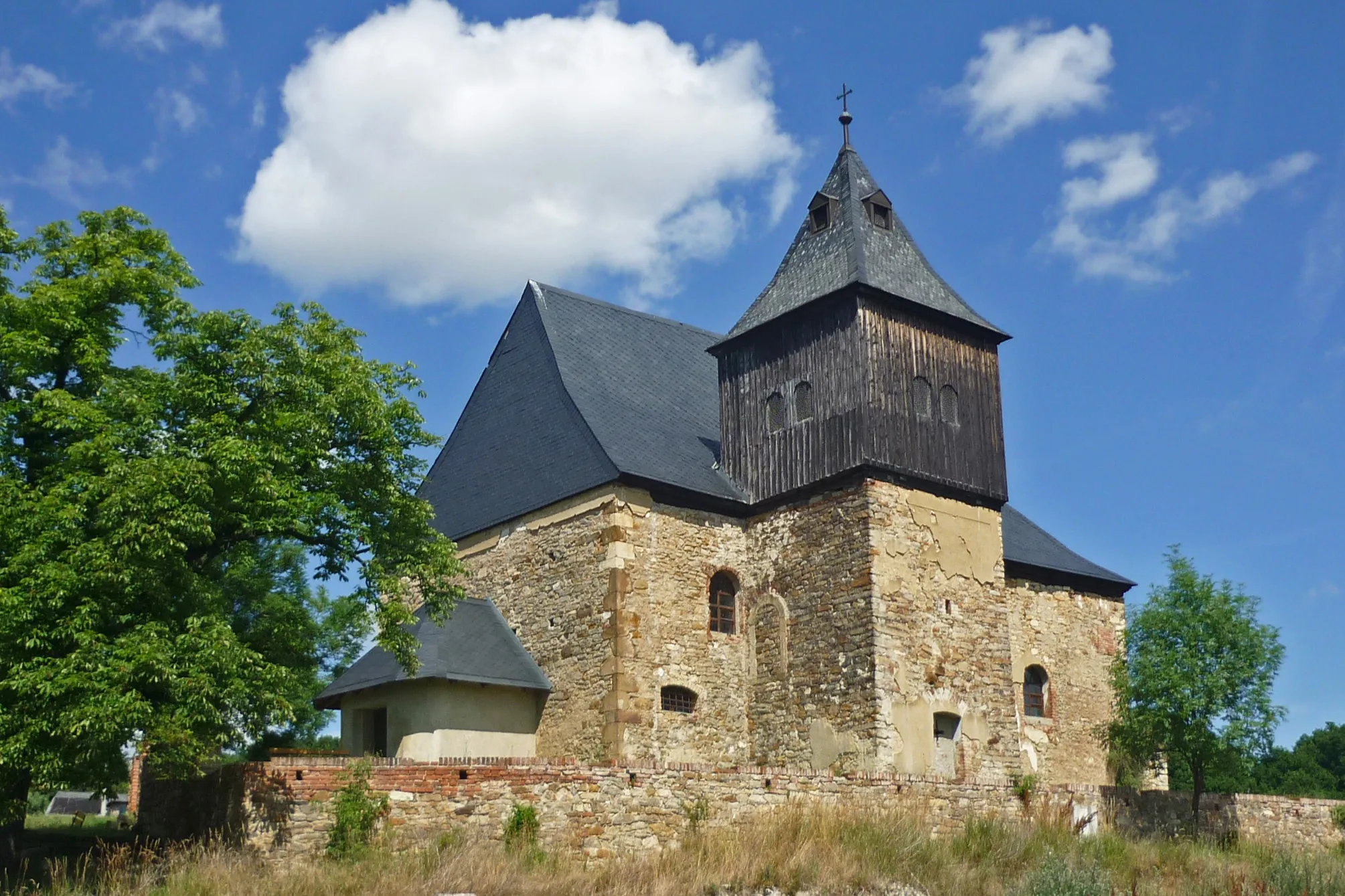 Photo showing: Kirche des Hl. Jakob in Skyrl / Škrle