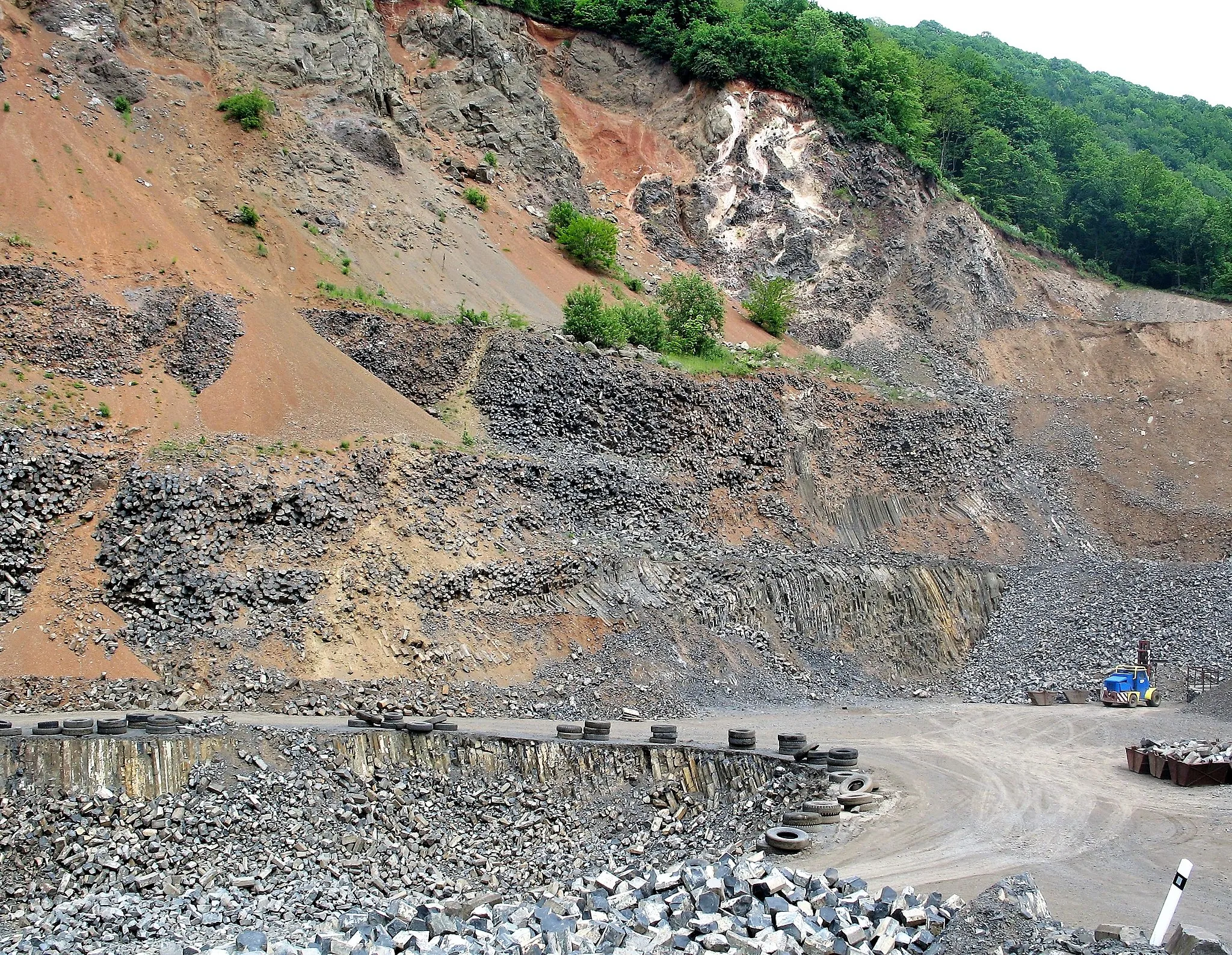 Photo showing: Soutěsky quarry, Malá Veleň, Děčín District