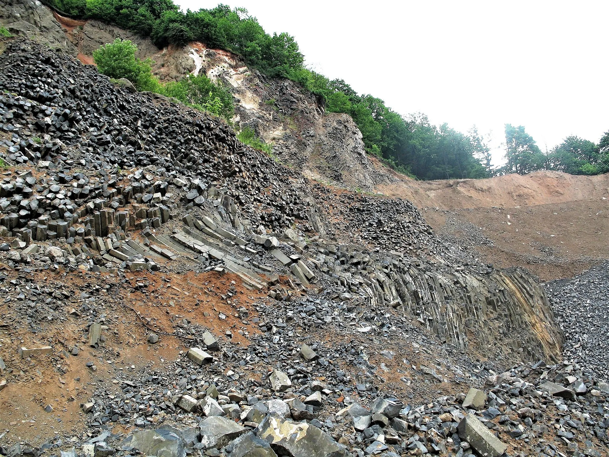 Photo showing: Soutěsky quarry, Malá Veleň, Děčín District